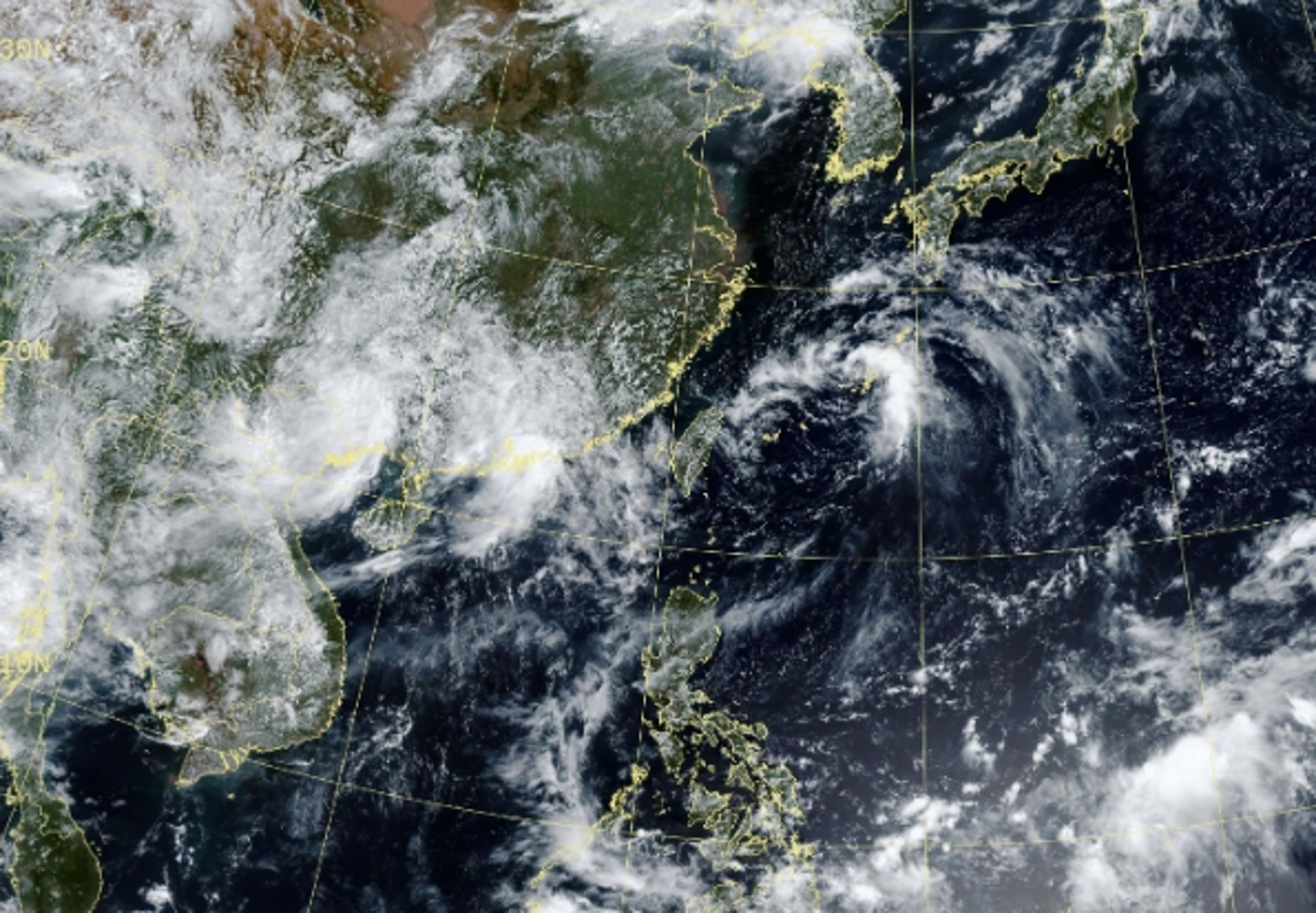 雙颱醞釀中,不過目前並不會對台灣有直接影響。(翻攝自中央氣象署官網)