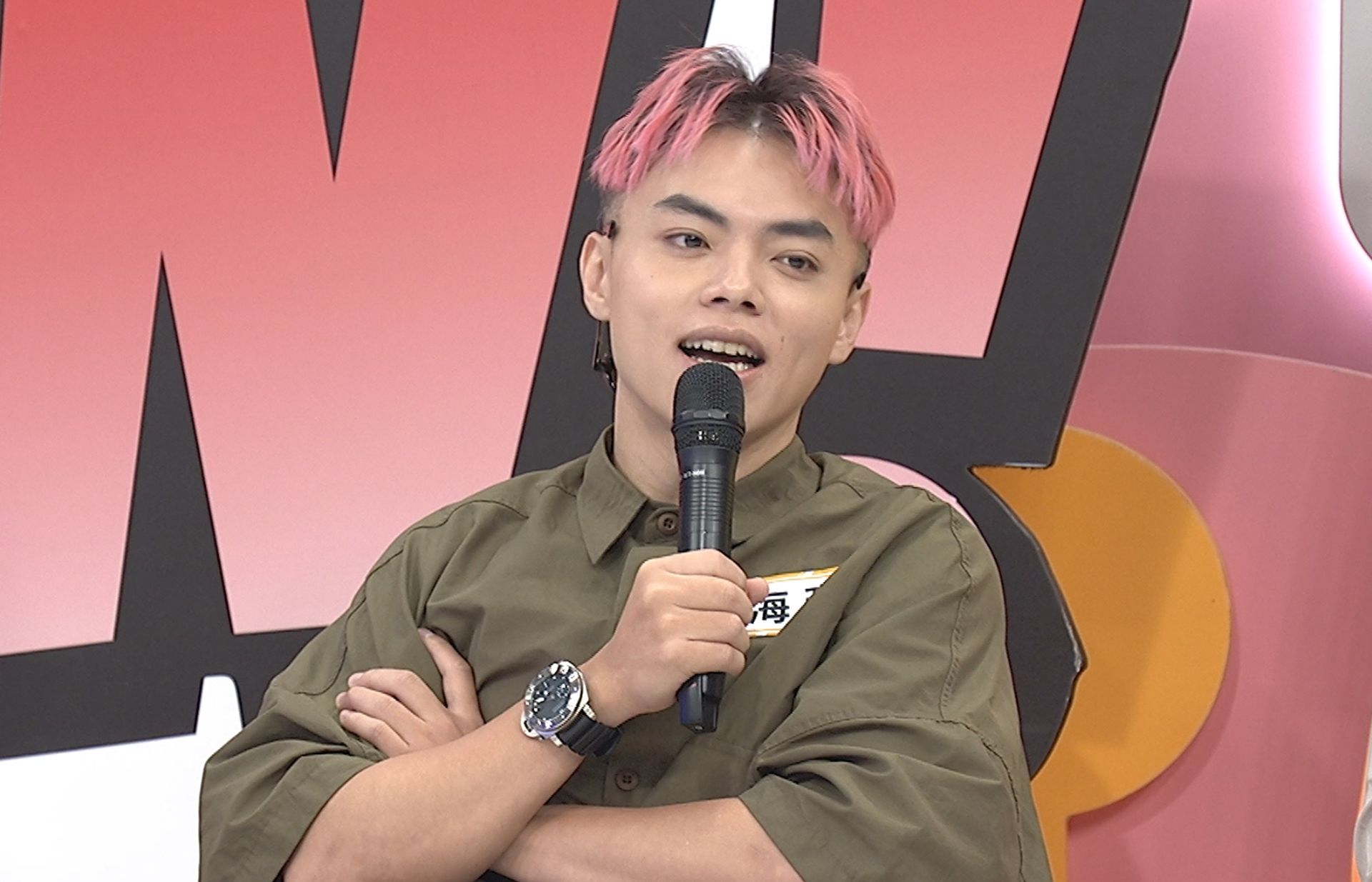 海產分享請啦啦隊女孩吃飯的趣事。（中天提供）