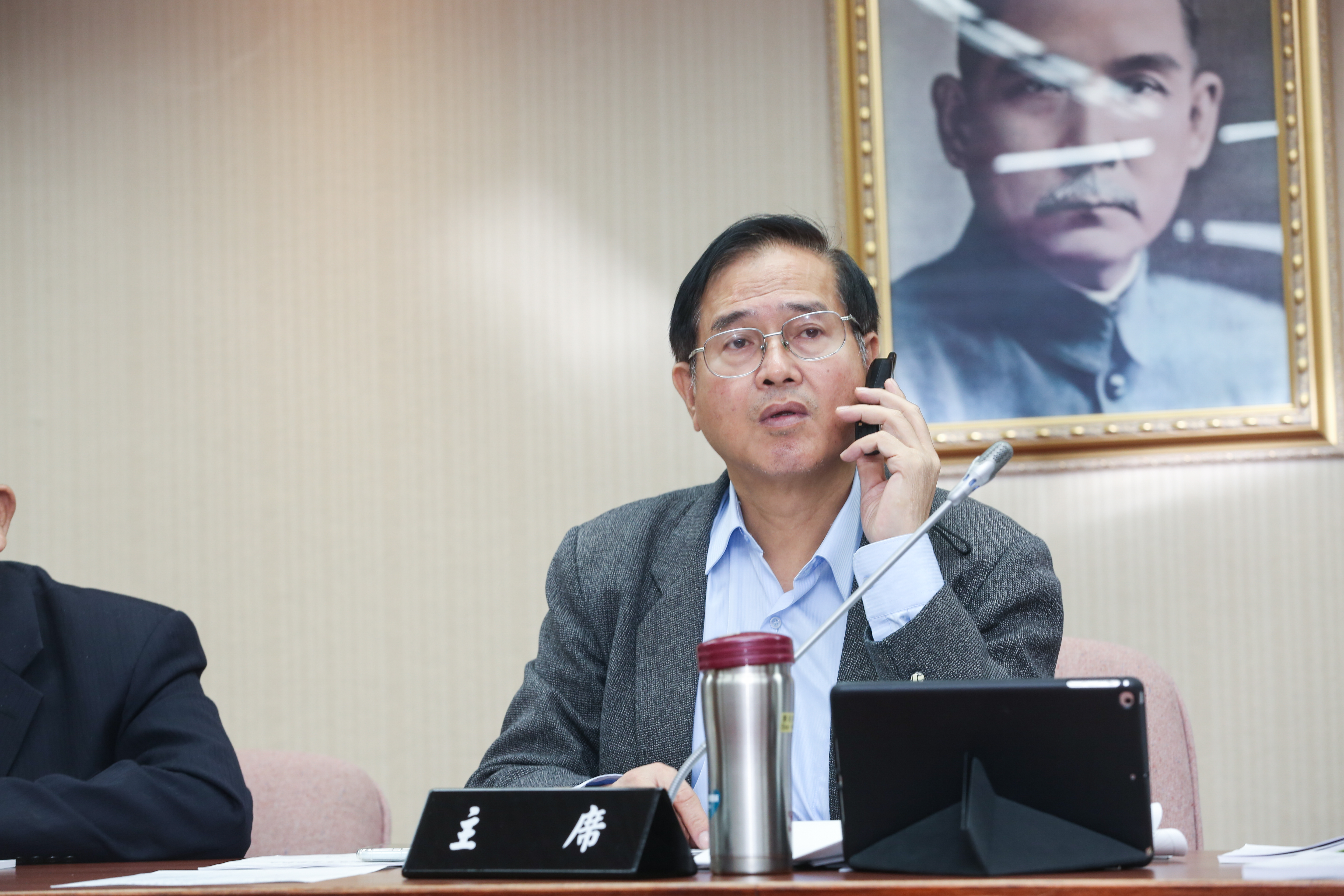 國民黨立委鄭天財的辦公室今遭搜索，傳出他讓廠商人馬當特助，獲取不法所得達百萬。（本刊資料照）