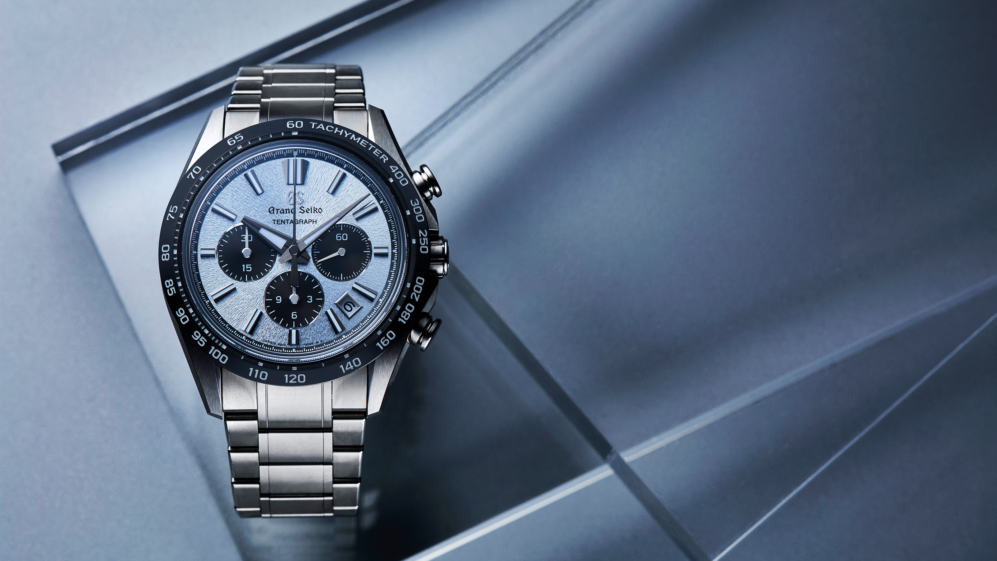 GRAND SEIKO Evolution 9 Collection｜SLGC007／錶徑43.2mm／白鈦材質／時、分、小秒、日期指示；計時碼錶功能／9SC5自動上鍊機芯／動力儲存約72小時／防水10大氣壓／定價NT$405,000。