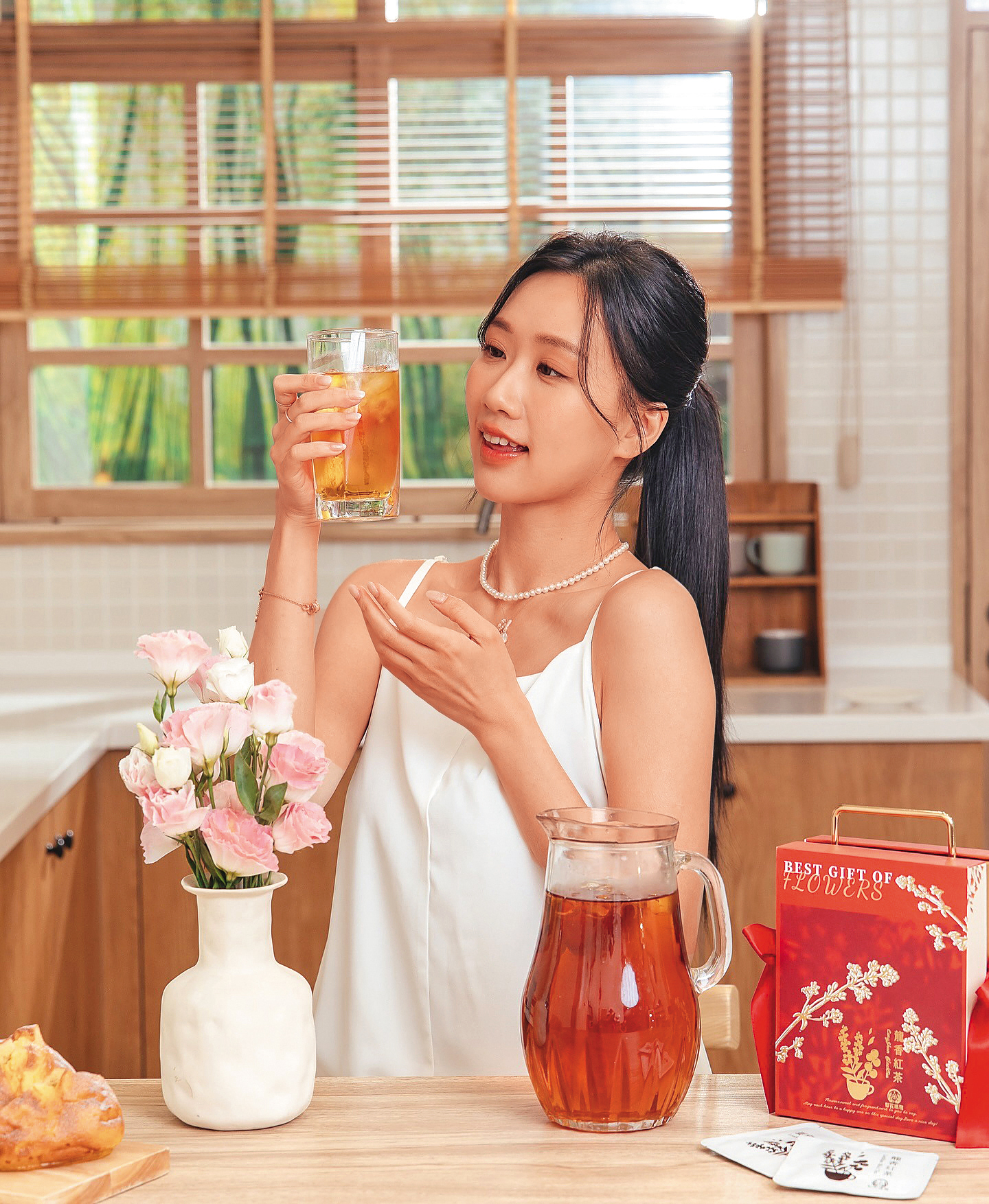 小倢憑藉健康形象,有不少品牌找她業配。(翻攝自小倢zora IG)
