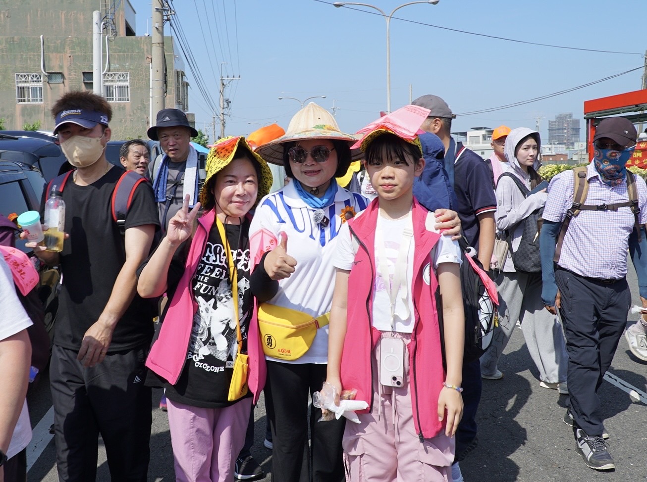 雲林縣長張麗善（中）今年首次參加白沙屯媽祖進香，但引來眾多批評。（翻攝張麗善臉書）