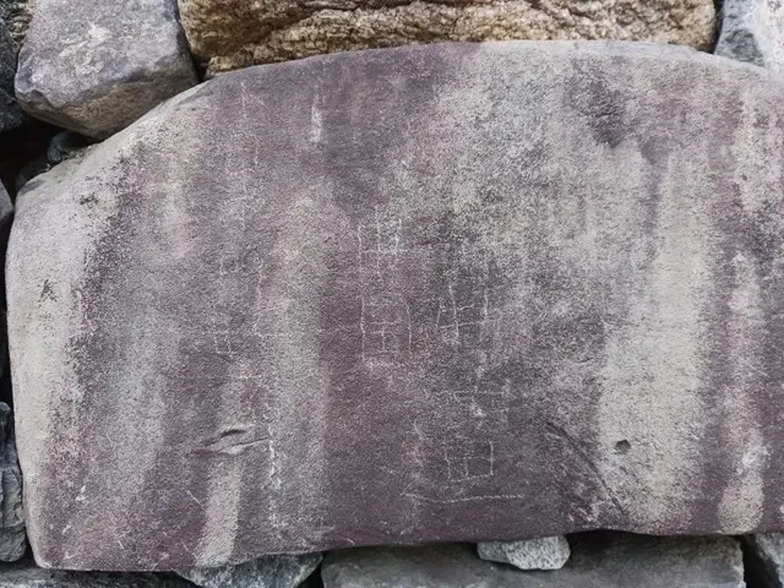 疑又是中國遊客搗亂　高松城遺跡石牆被塗鴉「小日本」