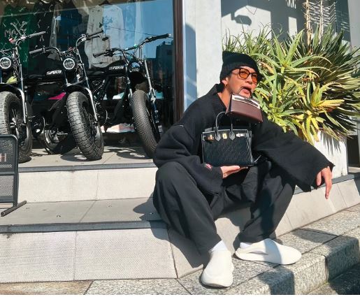 柯震東在東京灑百萬元買下2個愛馬仕包，還把信用卡刷爆。（翻攝自柯震東Threads）