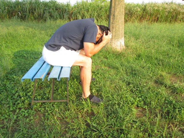 一名人夫驚見妻子與小王鹹濕求歡訊息，怒告妻子索賠30萬元。（示意圖，photoAC）