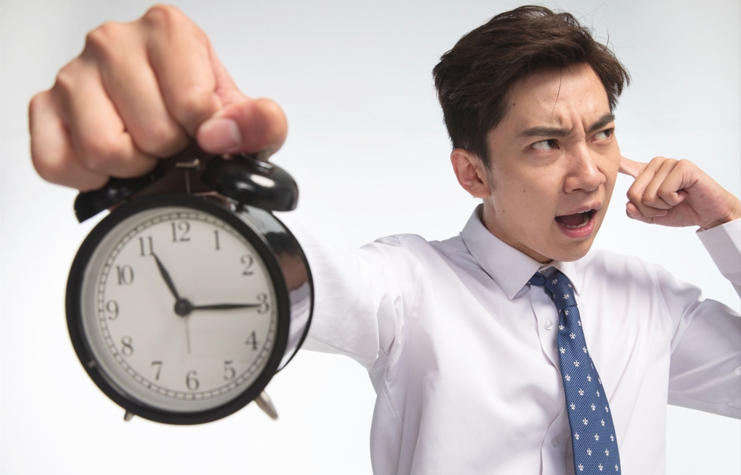 一名網友PO文表示自己準時上工卻被主管罵，而該網友在貼文中語帶髒字的爆氣吐槽，讓同是苦主的其他網友看得通體舒暢。示意圖（東方IC）