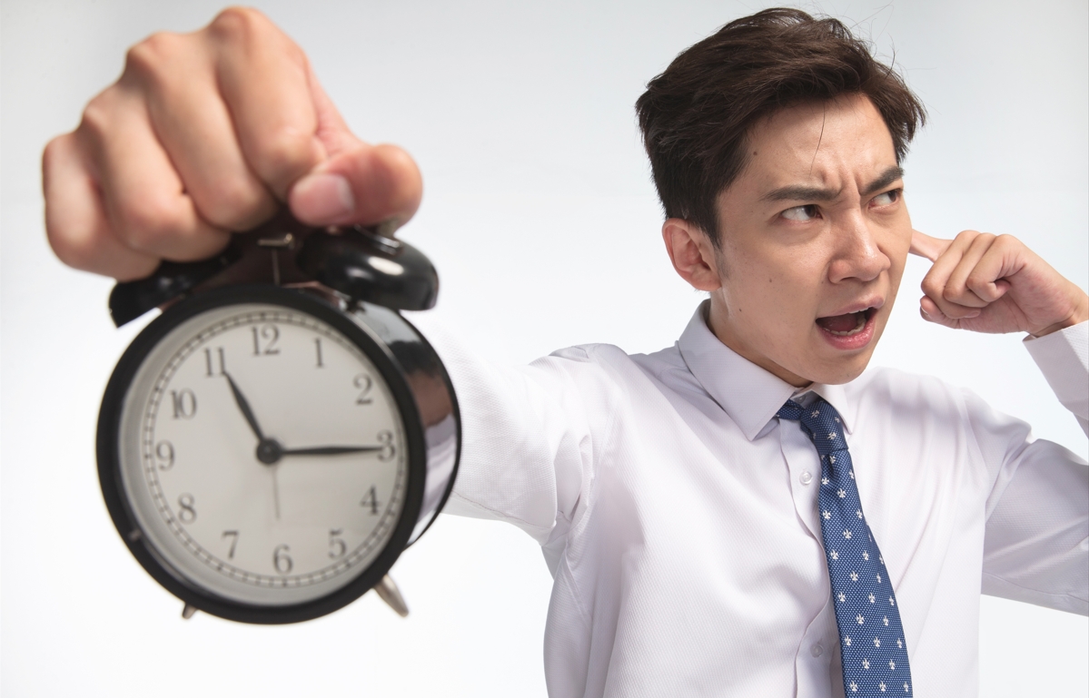 一名網友PO文表示自己準時上工卻被主管罵，而該網友在貼文中語帶髒字的爆氣吐槽，讓同是苦主的其他網友看得通體舒暢。示意圖（東方IC）