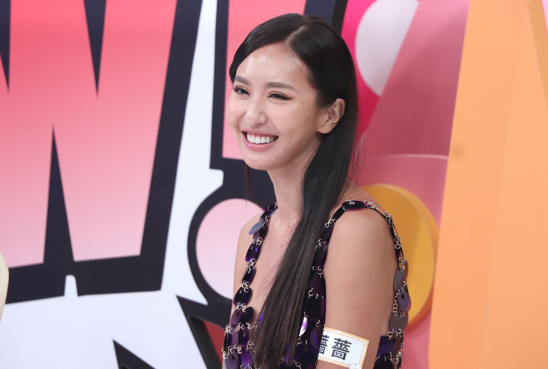 薔薔錄影自曝為了逃離學校高壓生活出盡奇招。（中天提供）