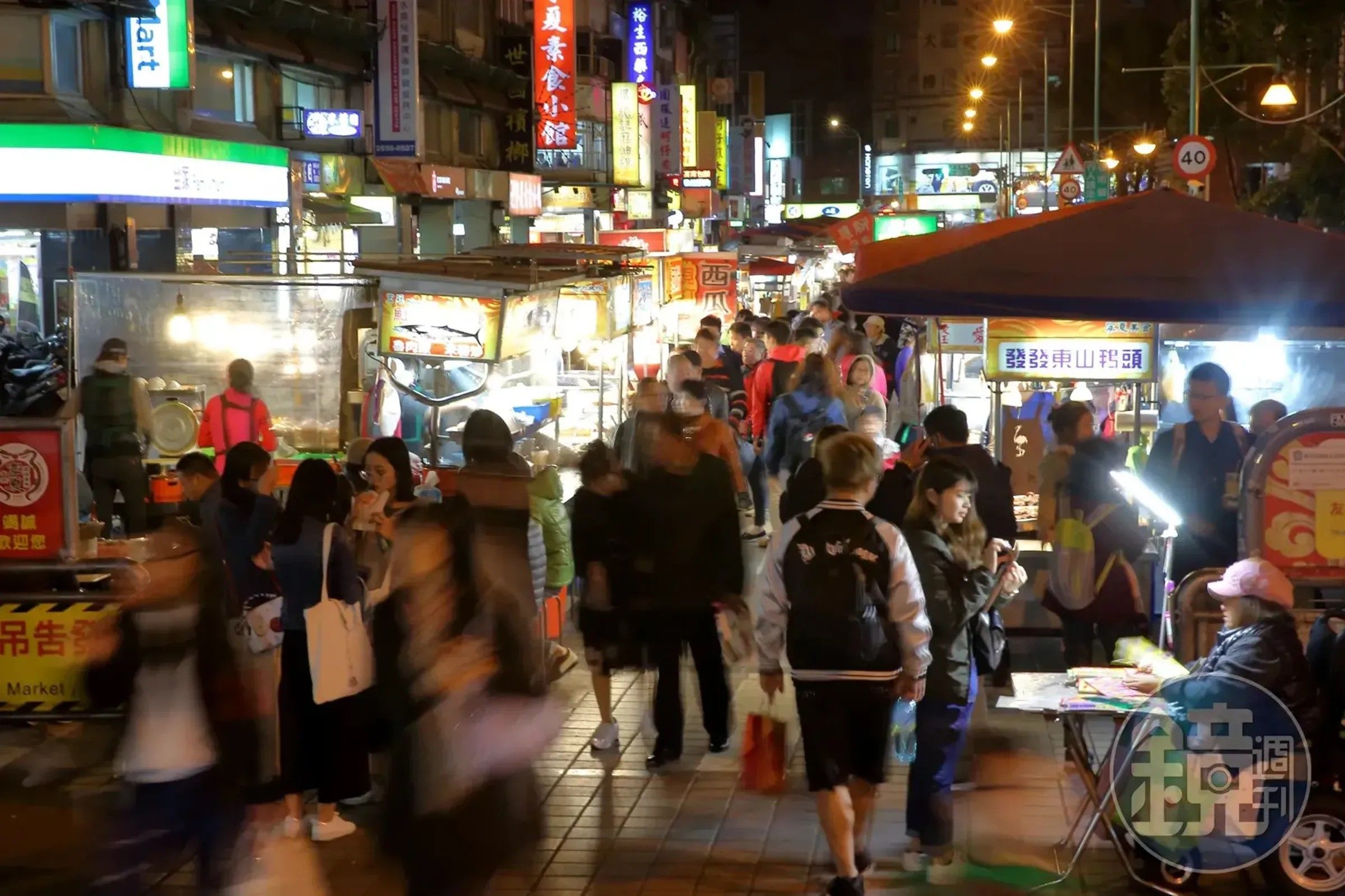 網友普遍認為賣吃的夜市攤販最好賺，成本低且利潤高。（示意圖，photoAC）