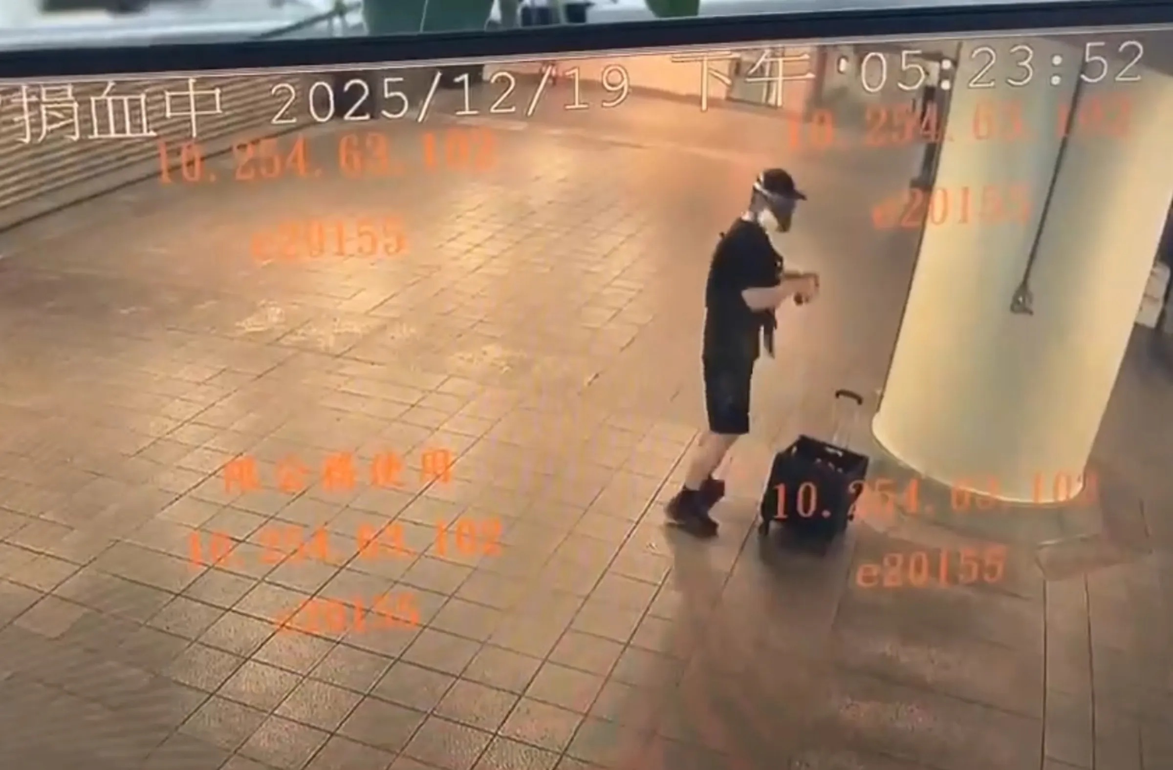 嫌犯張文犯下北捷隨機殺人之後墜樓身亡，外界也開始針對心理層面問題做相關討論。（翻攝畫面）