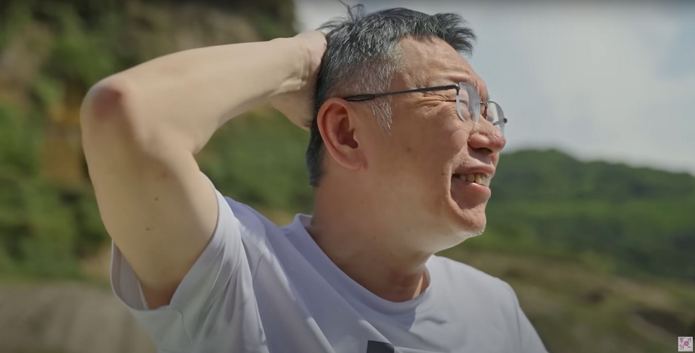 柯營「選戰眾貫線」計畫，打算串連網紅頻道聯播，擴散空戰效應。圖為葉式特工自費幫柯拍的「與柯文哲同行」影片。（翻攝自葉式特工YouTube頻道）