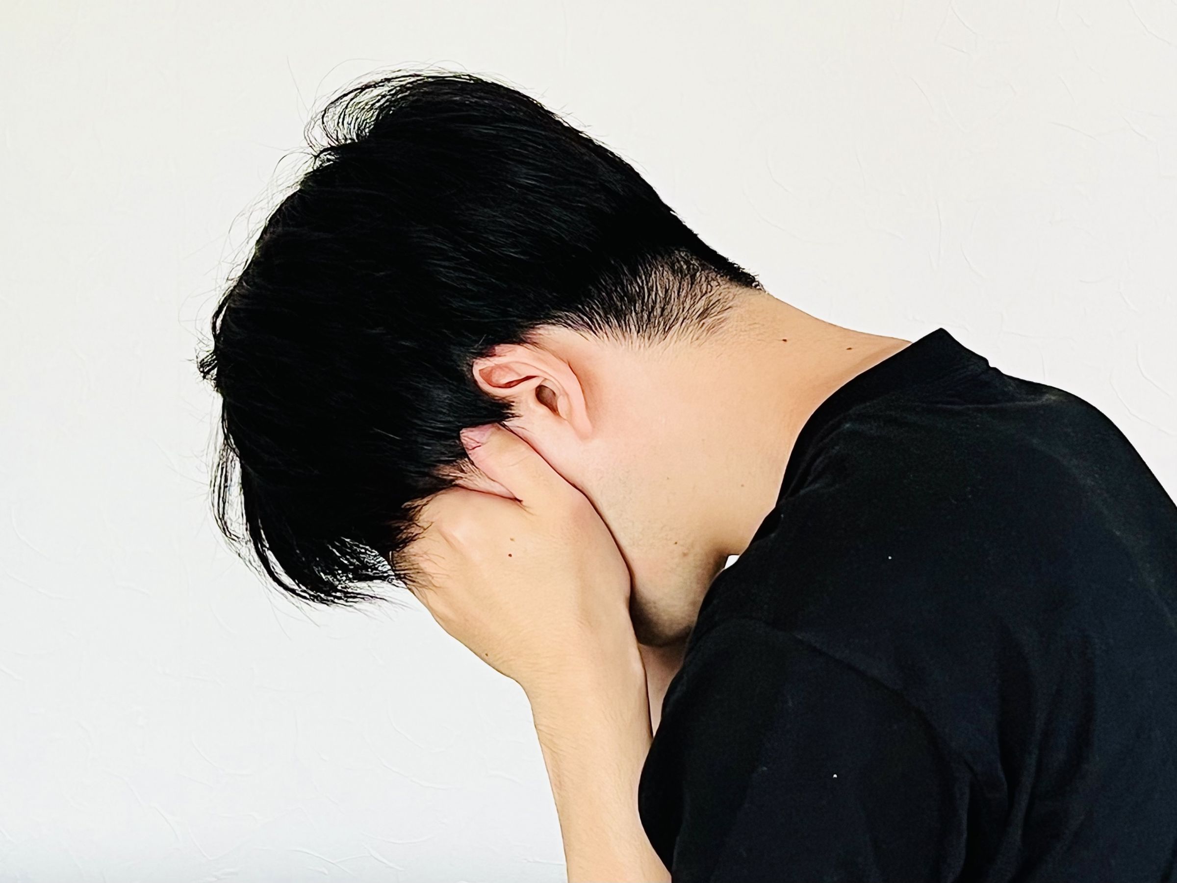 一名男網友自曝女友嫌他「弟弟」太小沒感覺，每次上床都偏好他用手幫她解決性需求。（示意圖，photoAC）