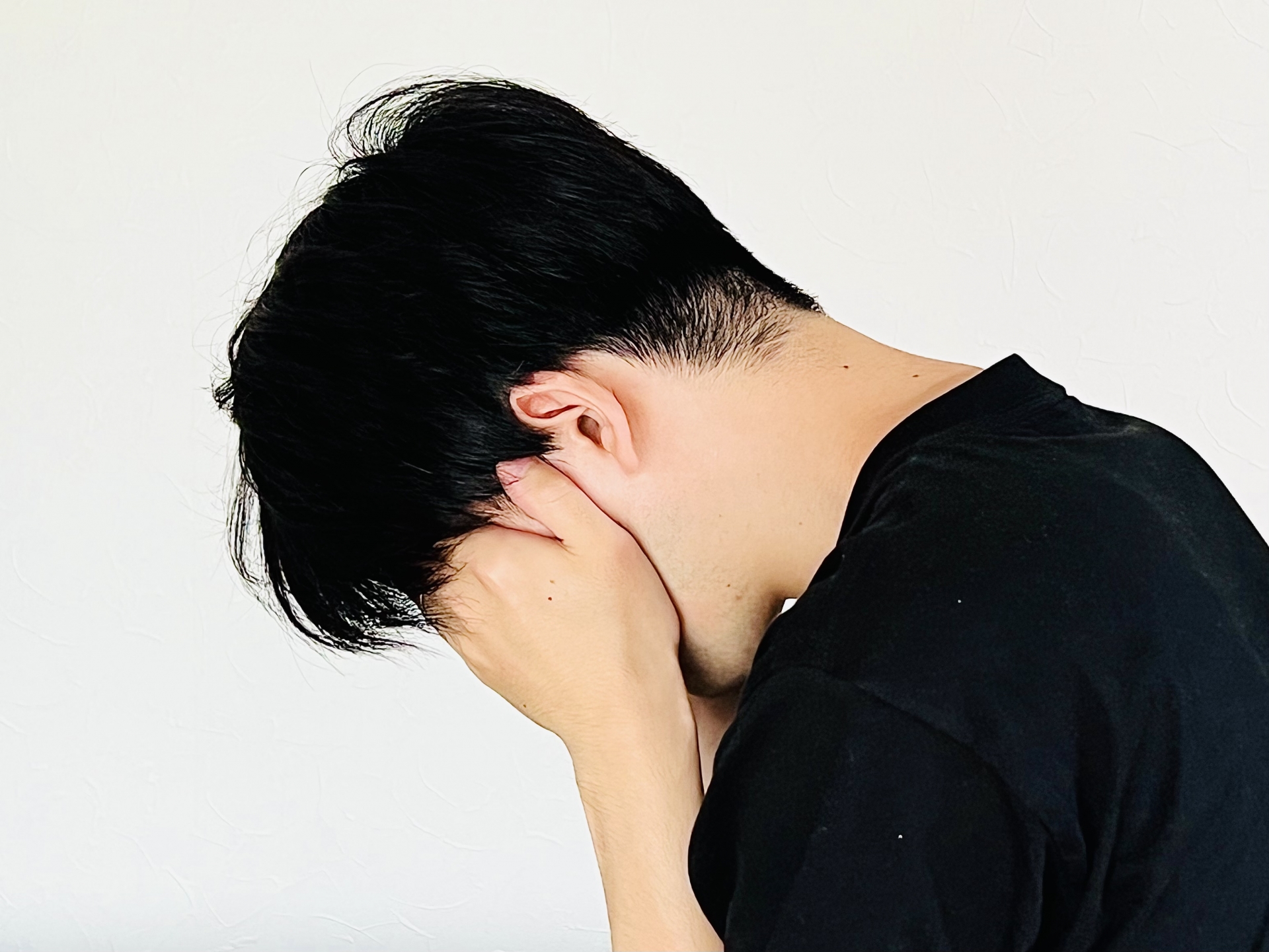 一名男網友自曝女友嫌他「弟弟」太小沒感覺，每次上床都偏好他用手幫她解決性需求。（示意圖，photoAC）