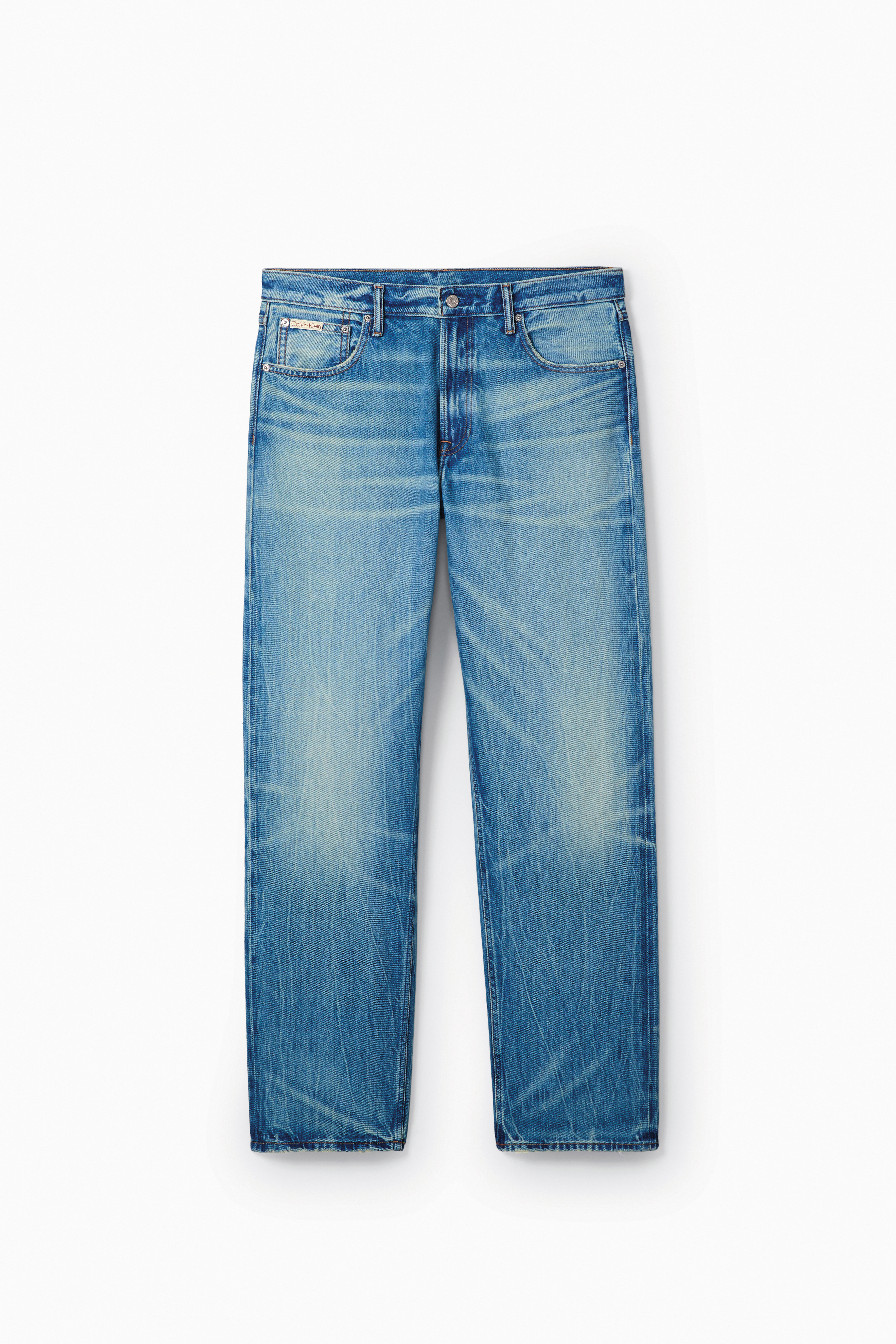 90年代風格直筒牛仔褲。NT$7,980。（Calvin Klein提供）