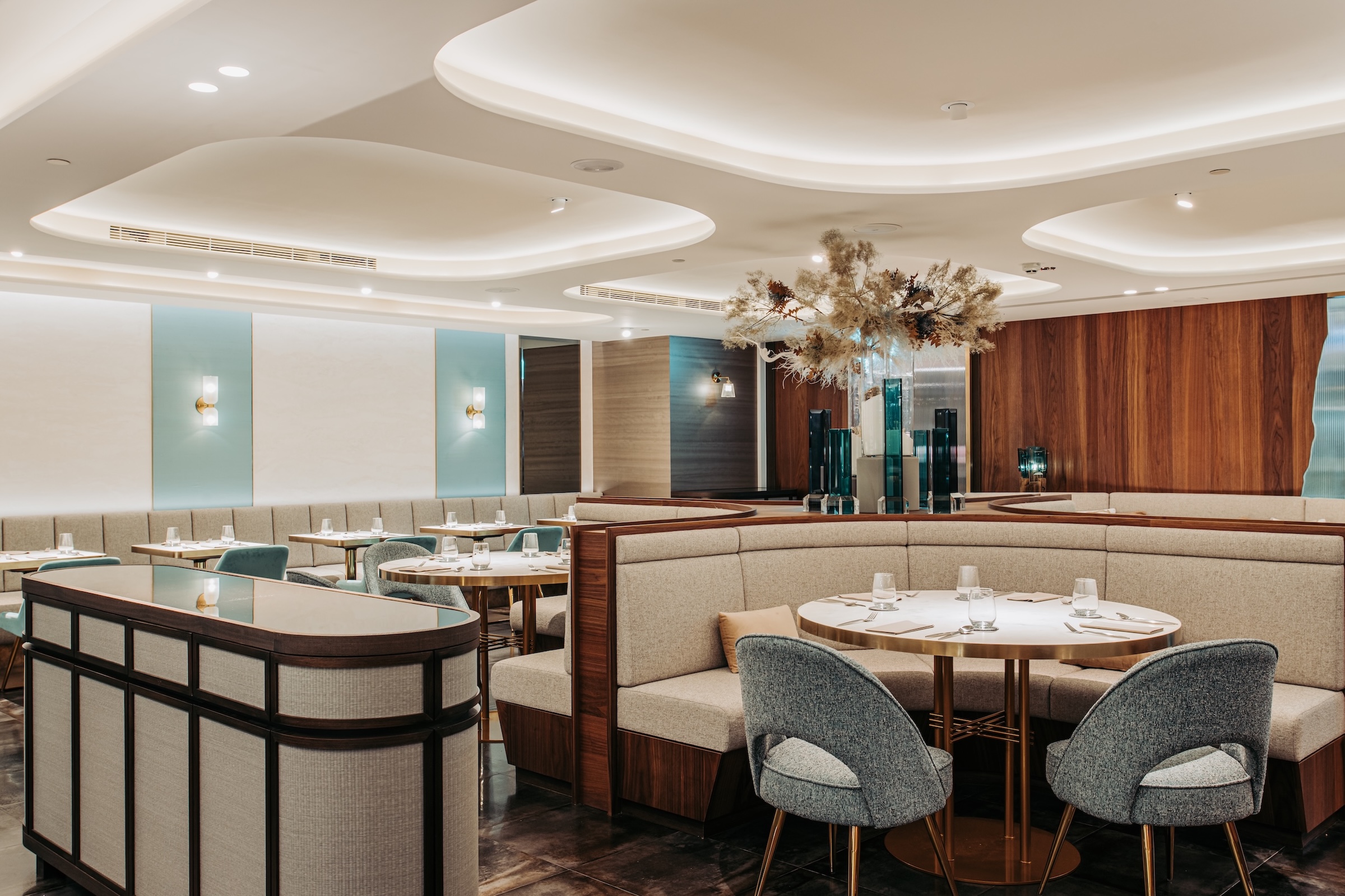 位於台北晶華酒店B2的「COAST」，由MMHG湘樂餐飲集團創辦人林泉（Richie Lin）與泰國廚神Ian Kittichai共同打造。（COAST提供）