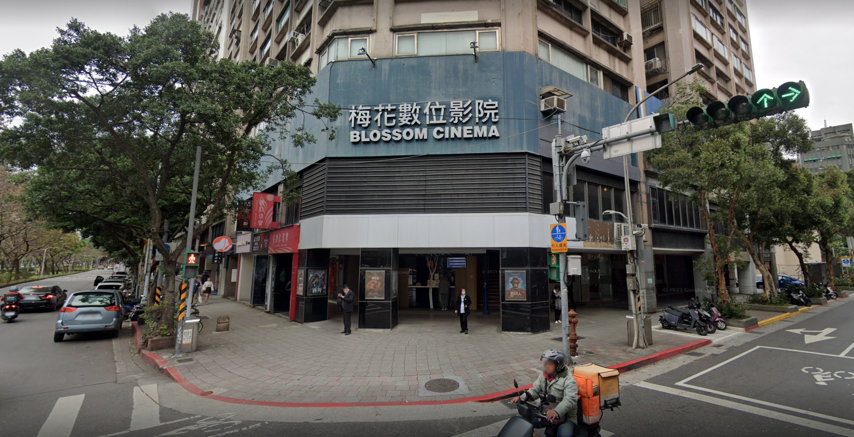 梅花數位影院宣布將在4月30日熄燈，消息曝光後，引起許多影迷不捨湧入留言。（翻攝自google maps）
