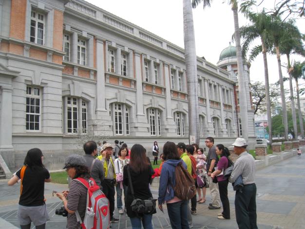 台南市觀光局指出，1月25日至2月2日春節連假9天期間，觀光局12條免費散步導覽路線加開共計63梯次。（台南市觀光局提供）