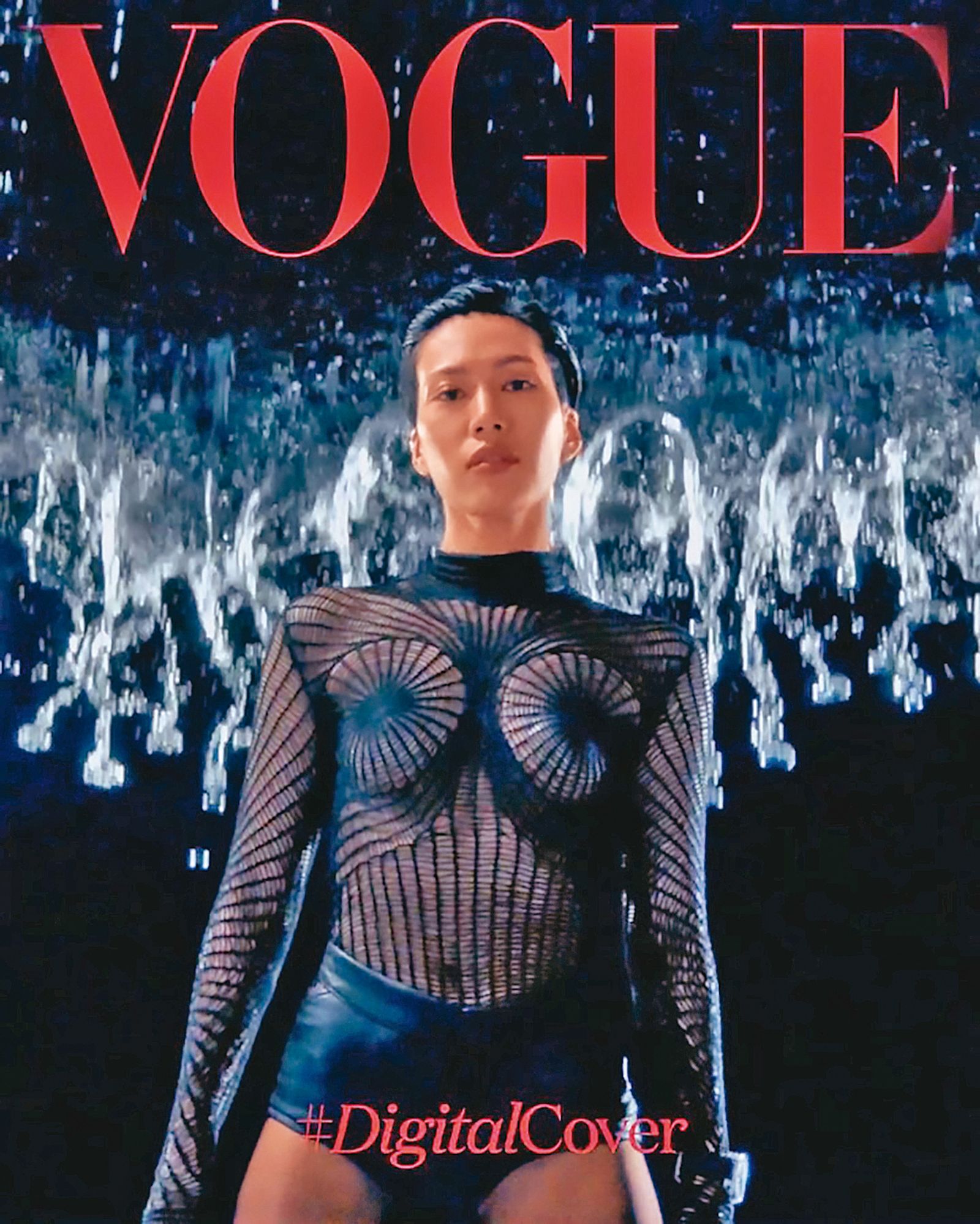 莫莉2021年曾經登上時尚雜誌《VOGUE》的數位版封面。（翻攝自莫莉IG）