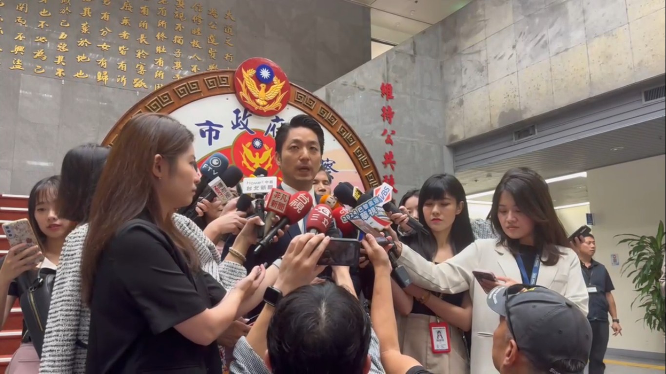 蔣萬安受訪談幼兒園性侵案。（北市府提供）
