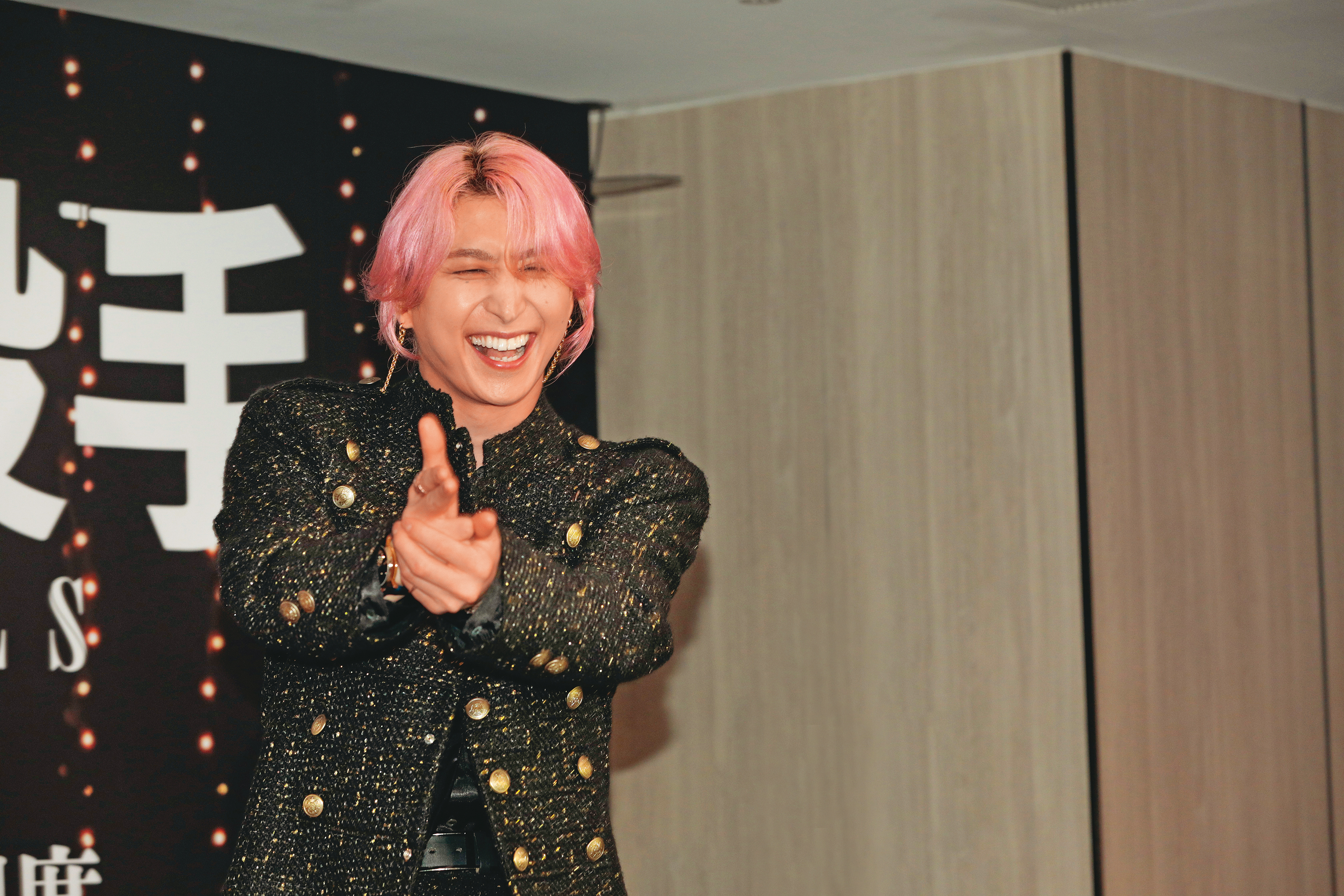 佐久間大介殺手魂上身，掏槍狙擊…啊，小編我沒了～（趁機倒入懷中）