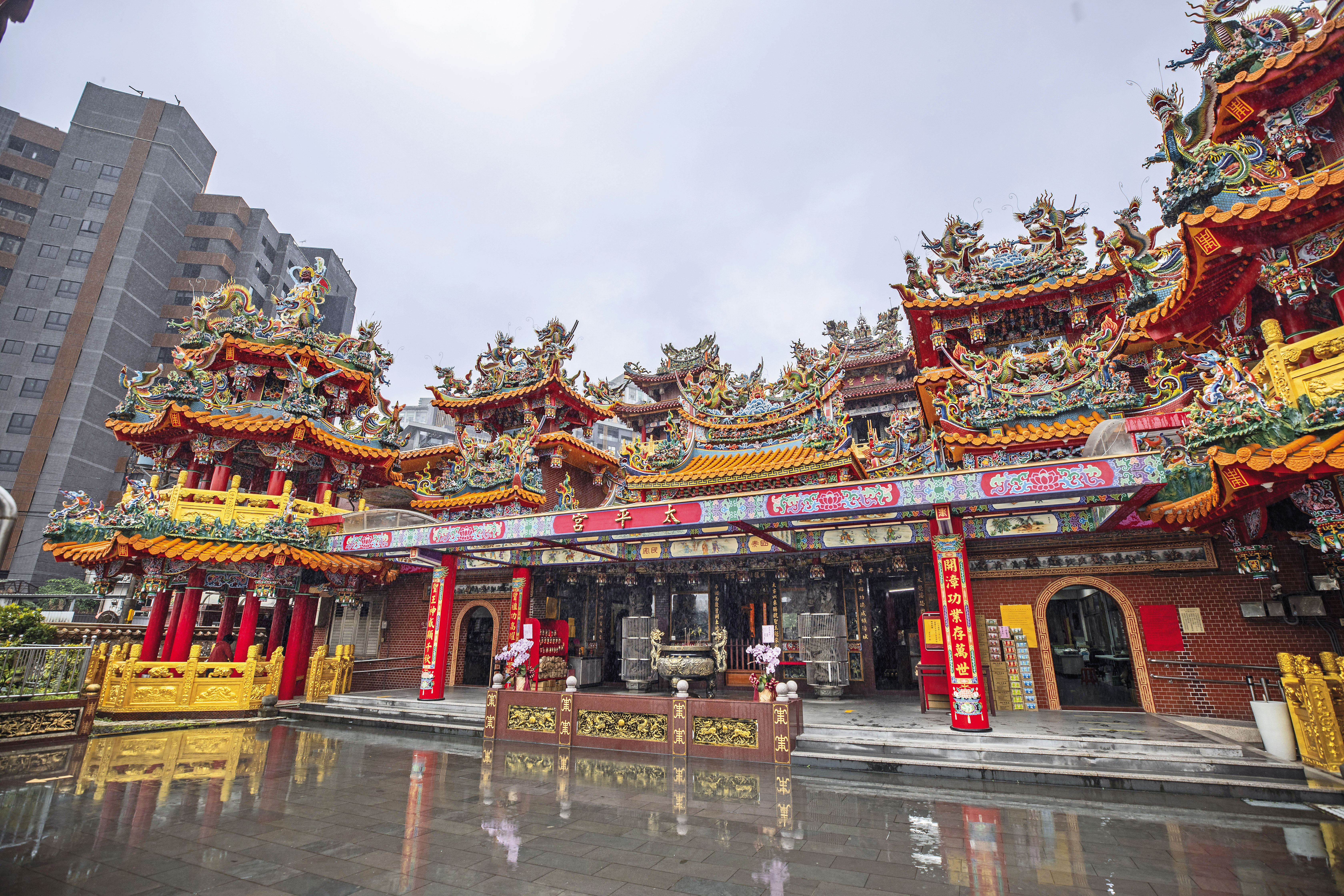 新店太平宮已有超過200年歷史，廟體建築雄偉。