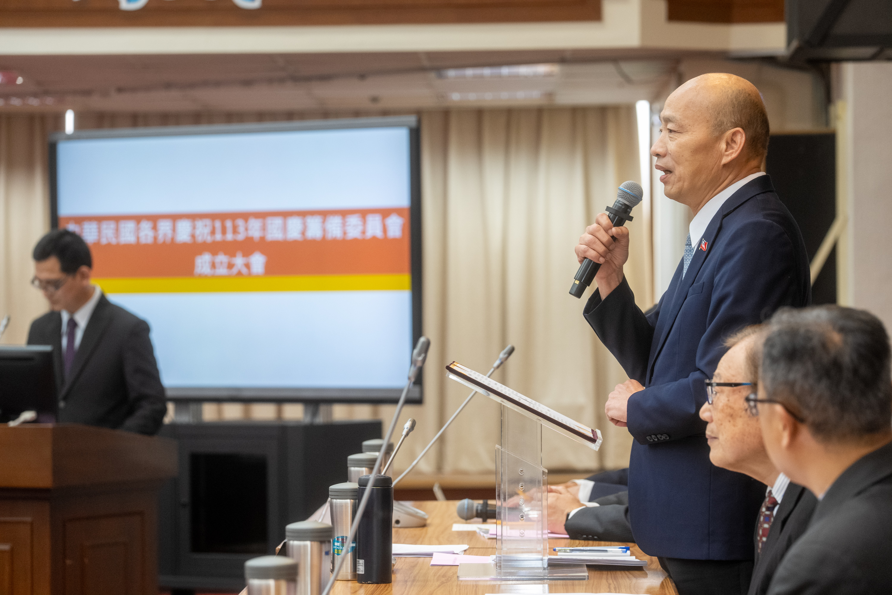 韓國瑜上個月主持「113年國慶籌備委員會」成立大會，希望再次喚醒國人對國慶日榮耀與感動的感覺。（立法院提供）