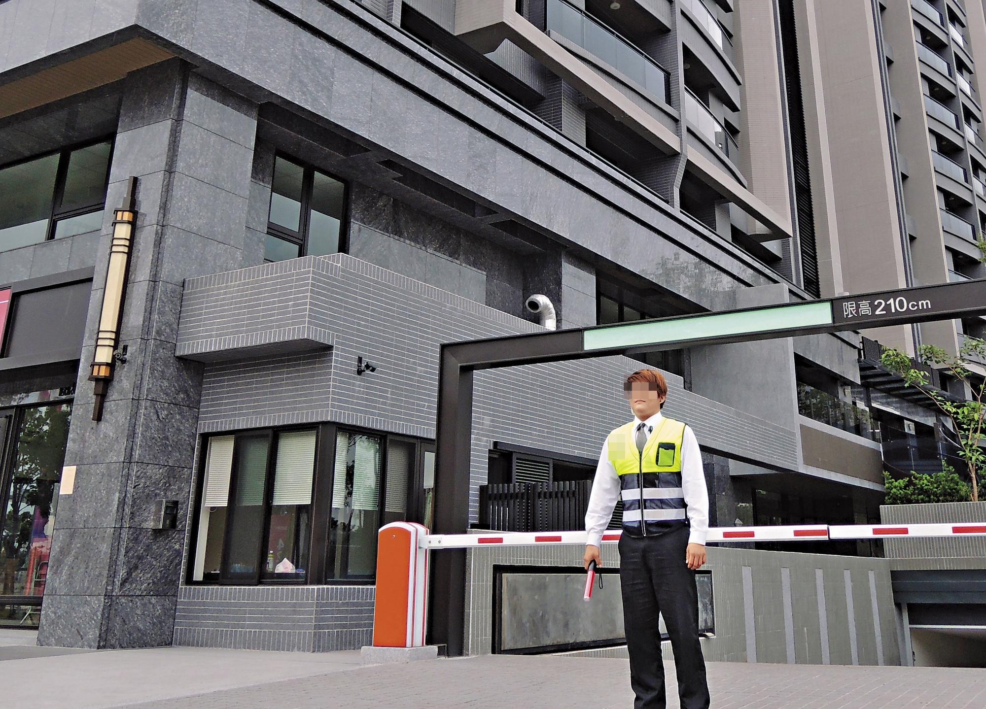 某家保全公司春節期間不准員工離職，請假排休就要讓出紅包。（示意圖，本刊資料照）