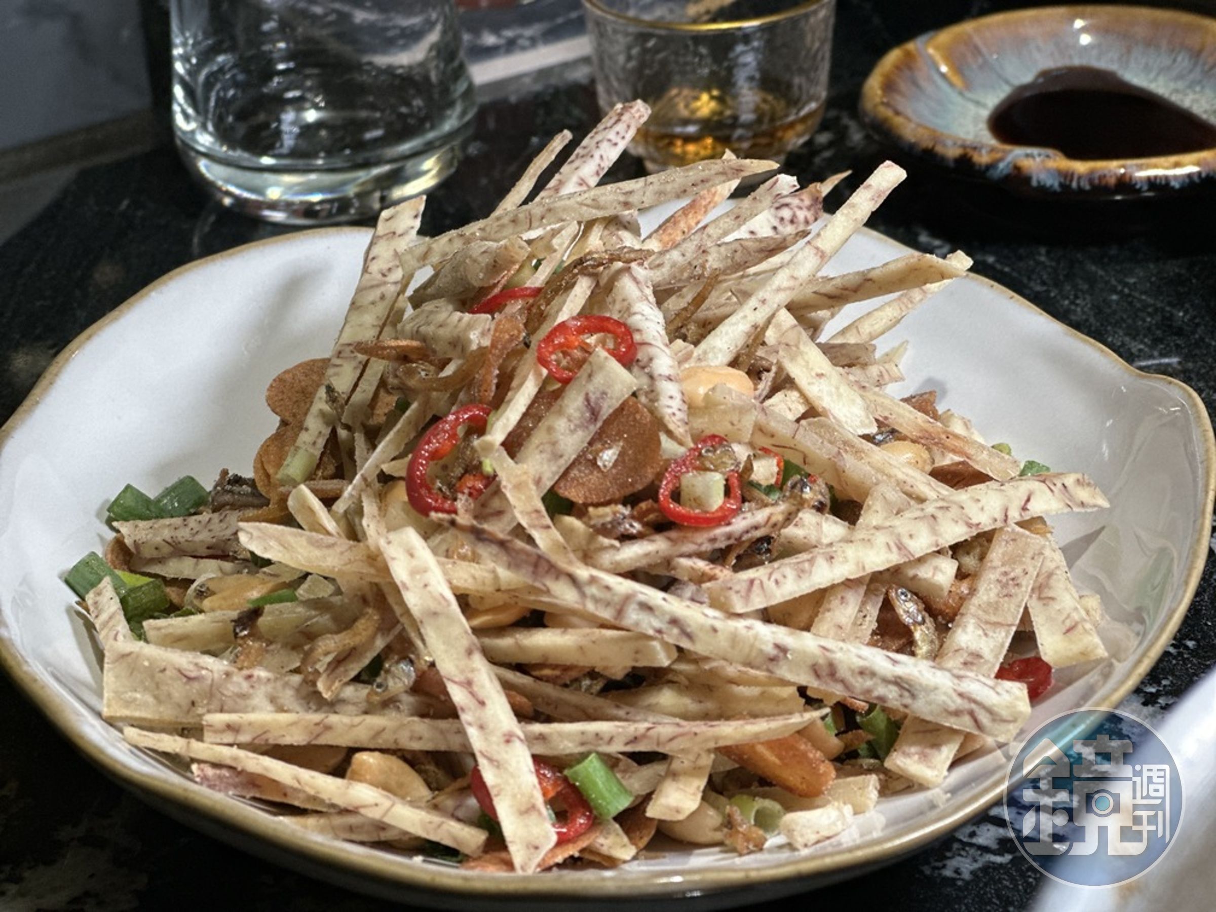 「丁香山芋絲」口感香辣酥脆,十分涮嘴。(280元/份)