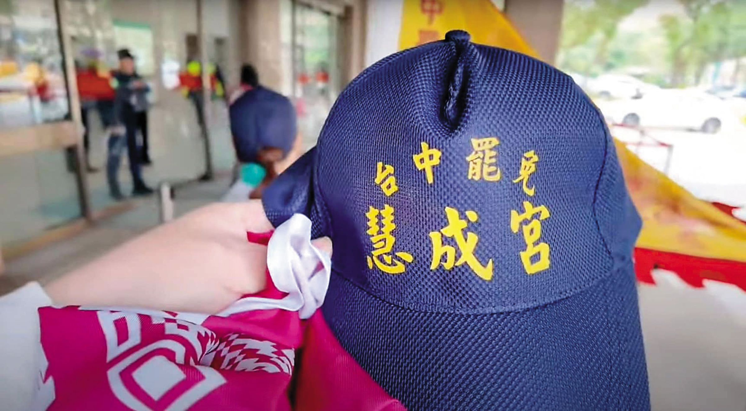 台中罷團推出「台中罷免慧成宮」文創IP衍生許多創意。(翻攝江罩國臉書)