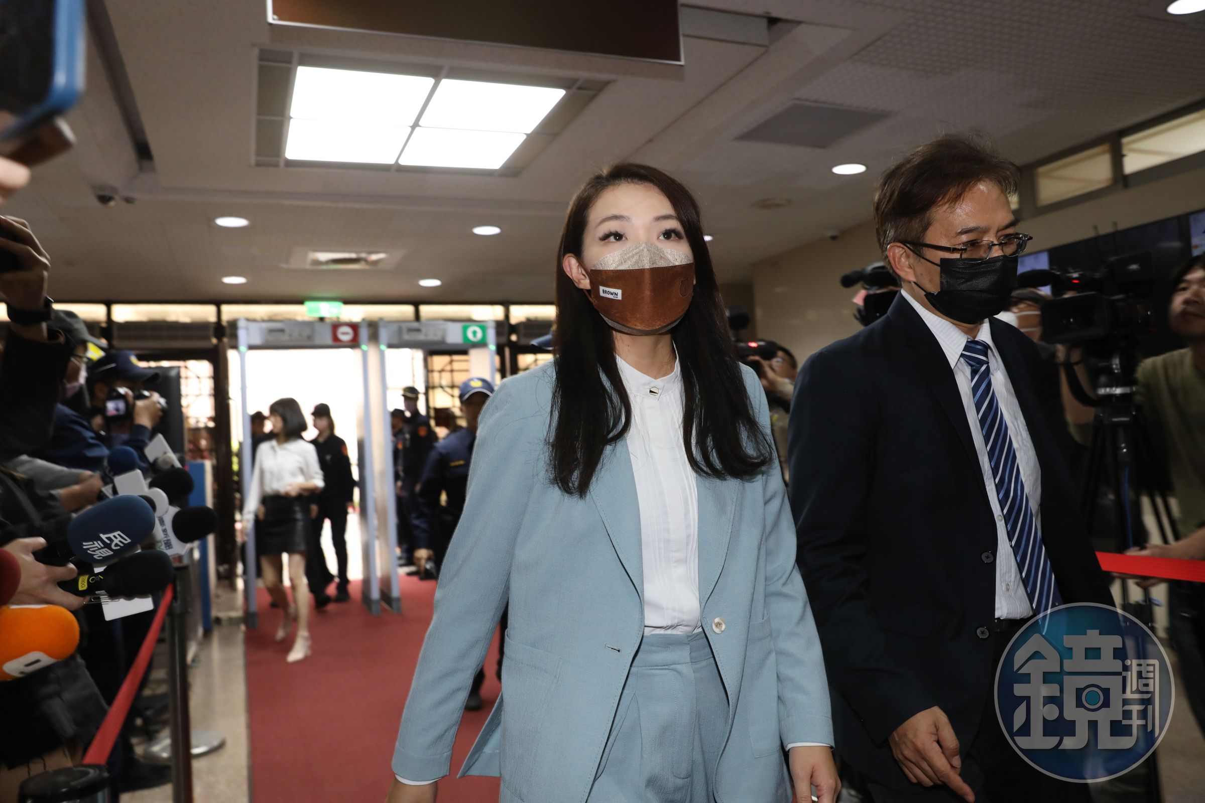 民眾黨籍新竹市長高虹安被控涉嫌滅證,要求助理刪除手機對話紀錄,甚至一度想叫助理拿咖啡潑電腦。