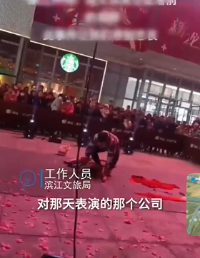 女演員重摔在地，傷重不治身亡。（翻自微博）