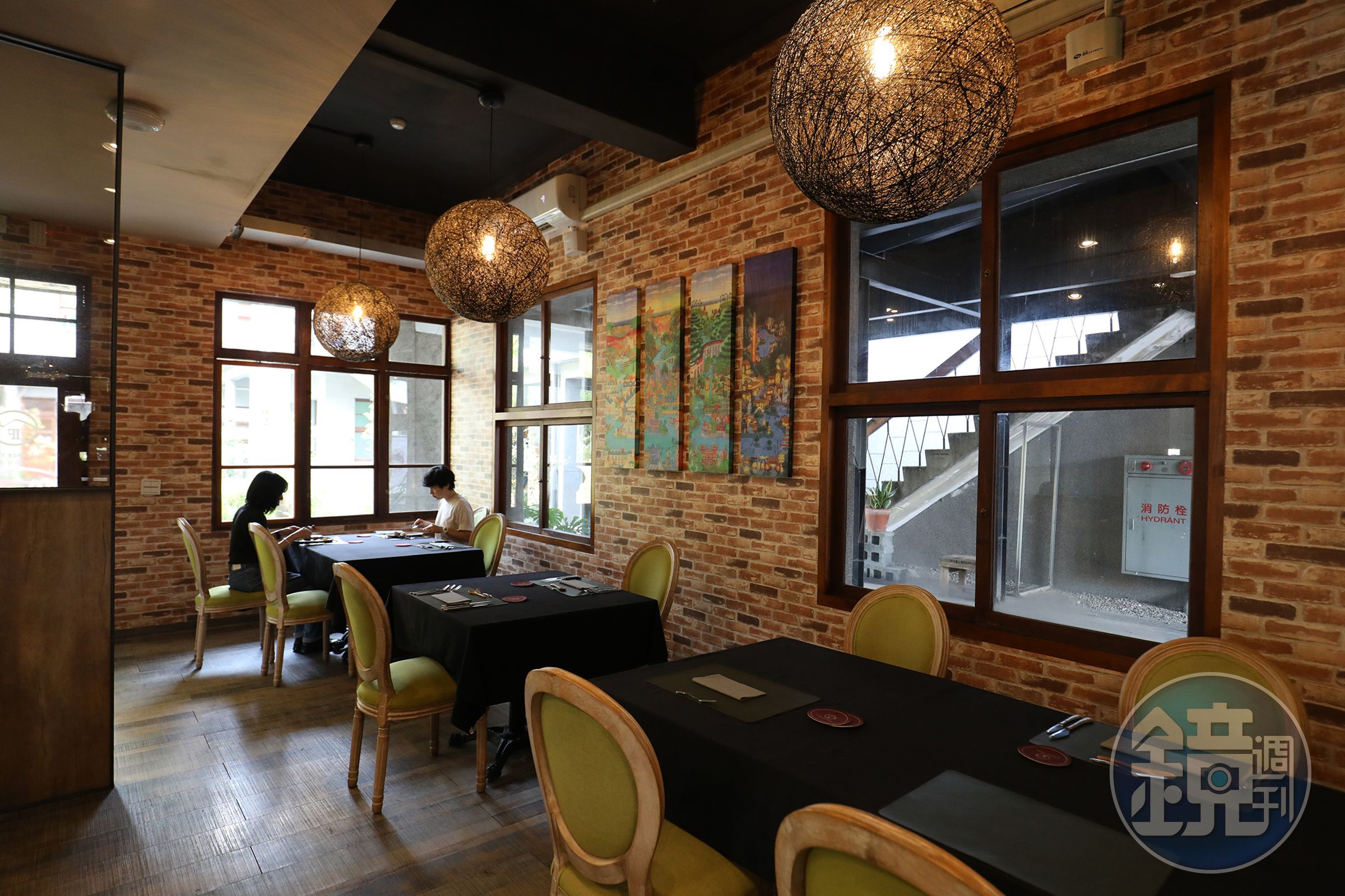 用餐空間採南法村莊風格，環境優雅懷舊，令人放鬆。