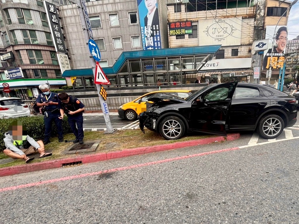 警方在保時捷車內置物箱搜出托咪酯及毒品安非他命。（翻攝畫面）
