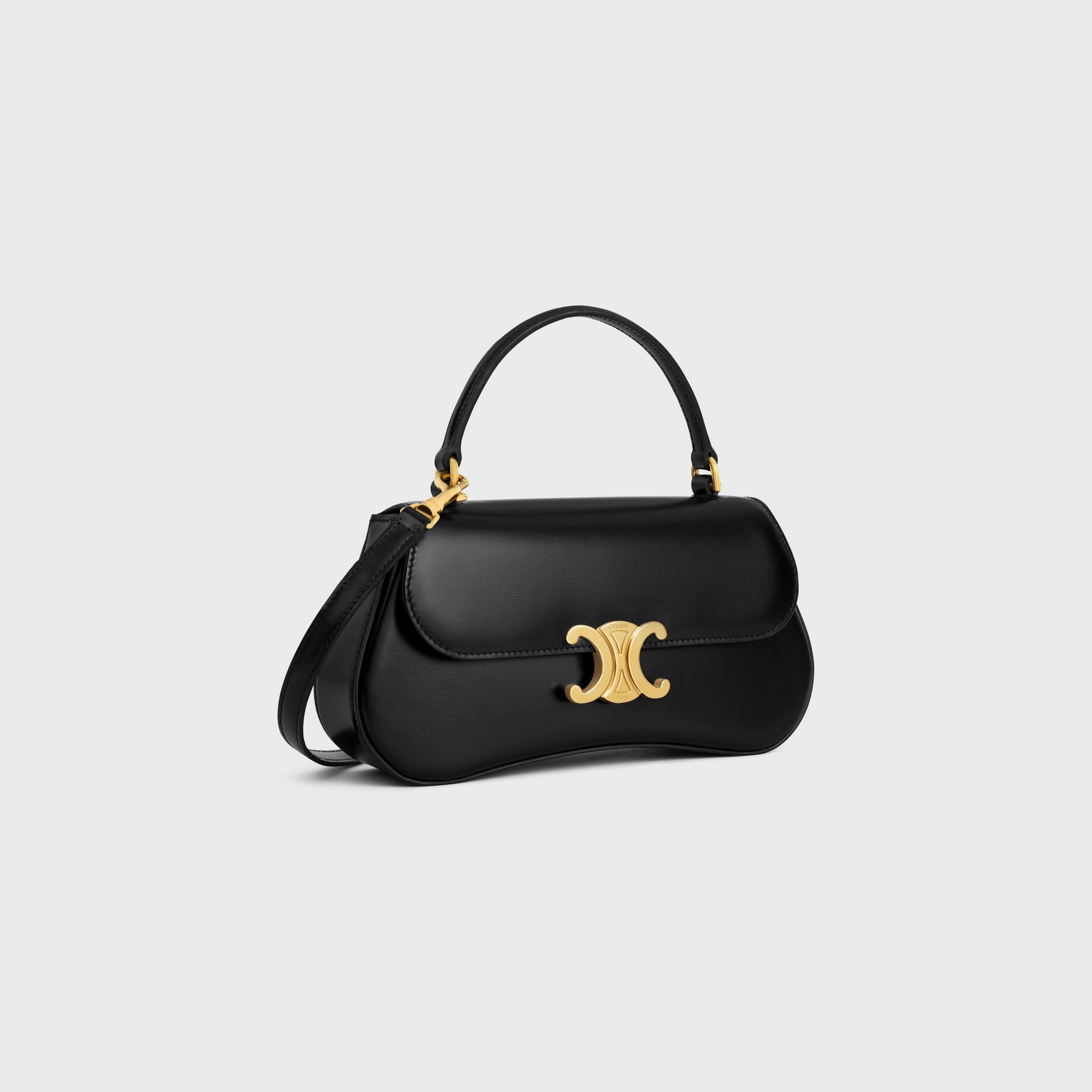 Teen CELINE Lola黑色亮澤牛皮革手袋。NT$94,000（CELINE提供）