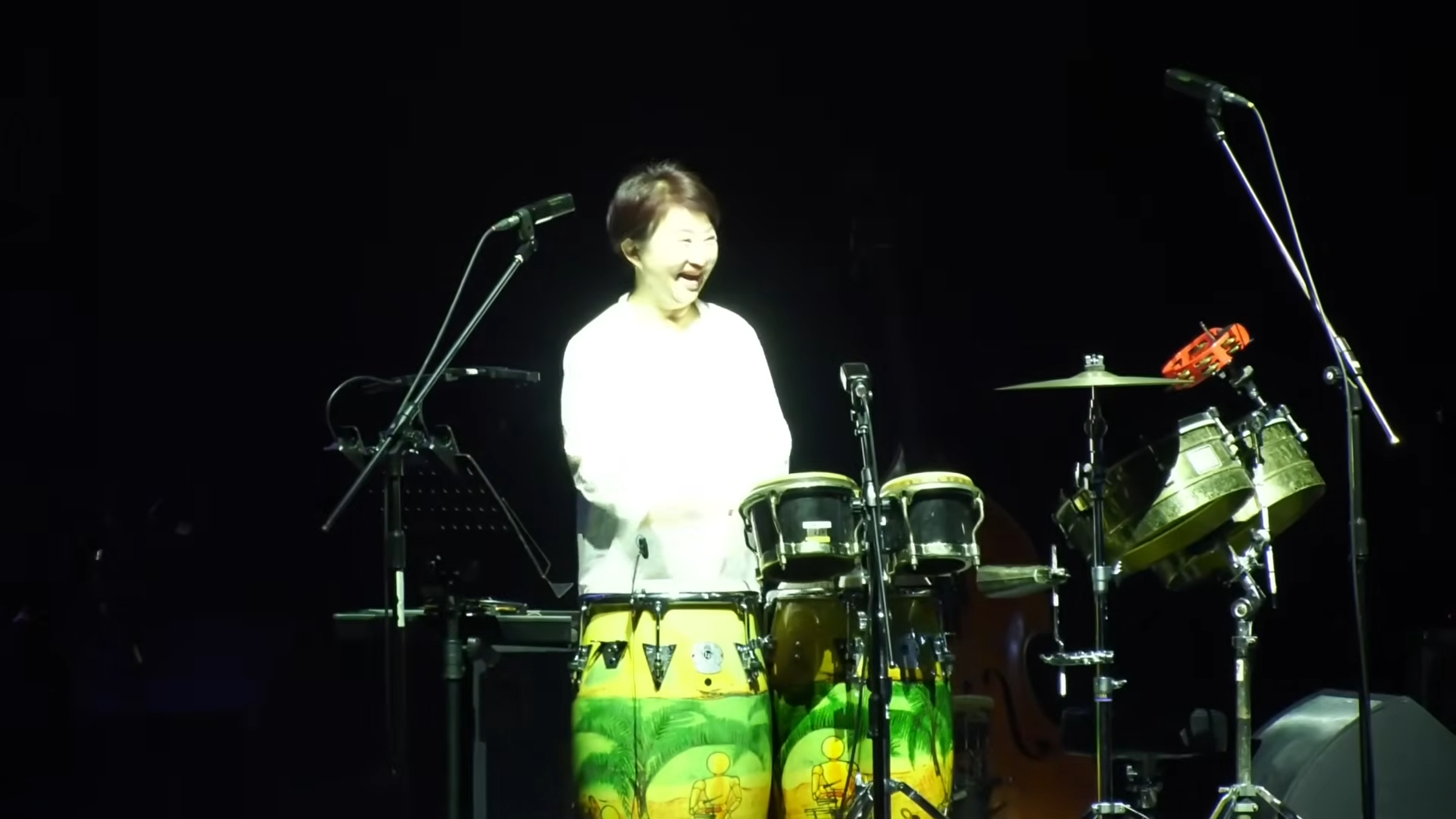 盧秀燕在爵士音樂節驚喜登場,卻因為燈光問題引發熱議。(翻攝自臺中爵士音樂節YouTube)