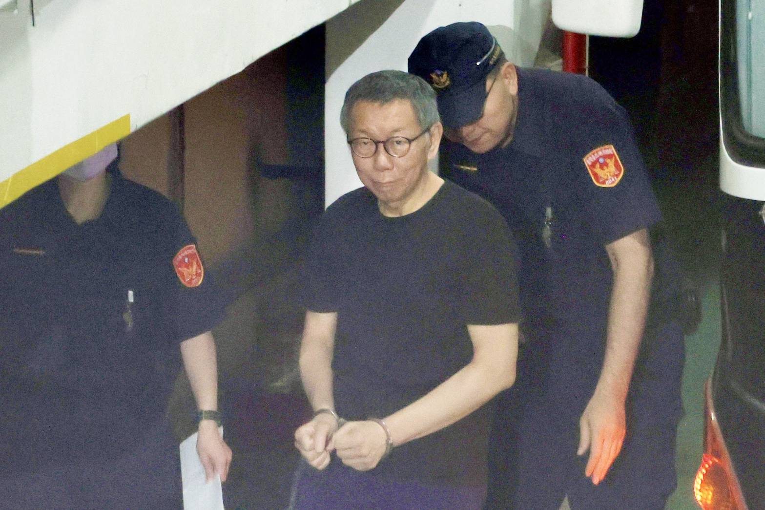 台北地院提訊民眾黨前主席柯文哲出庭勘驗彭振聲認罪光碟。（鏡報李智為）