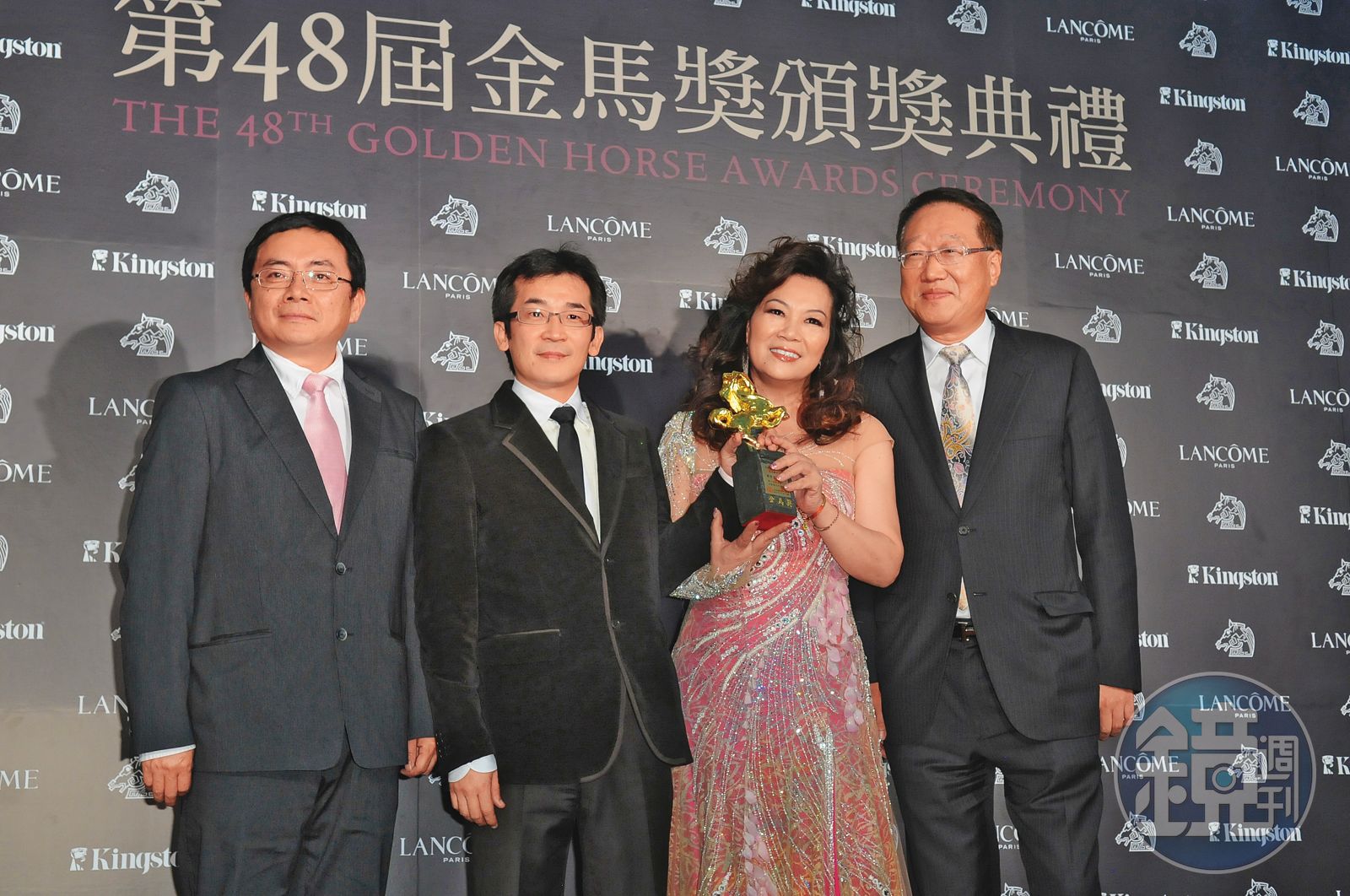 魏德聖（左二）和郭台強（右一）合作的《賽德克‧巴萊》，成為第48屆金馬獎大贏家
