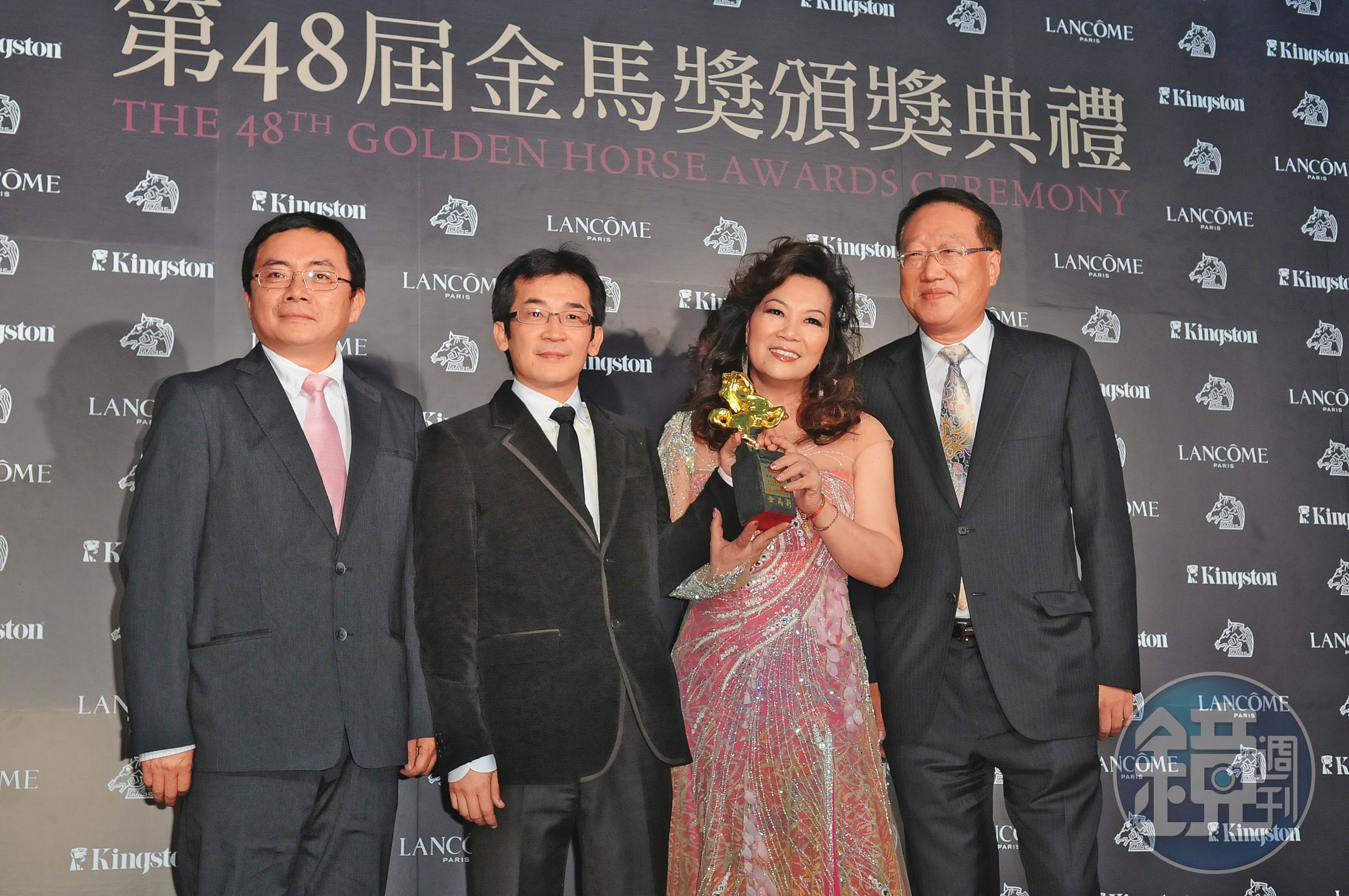 魏德聖（左二）和郭台強（右一）合作的《賽德克‧巴萊》，成為第48屆金馬獎大贏家。