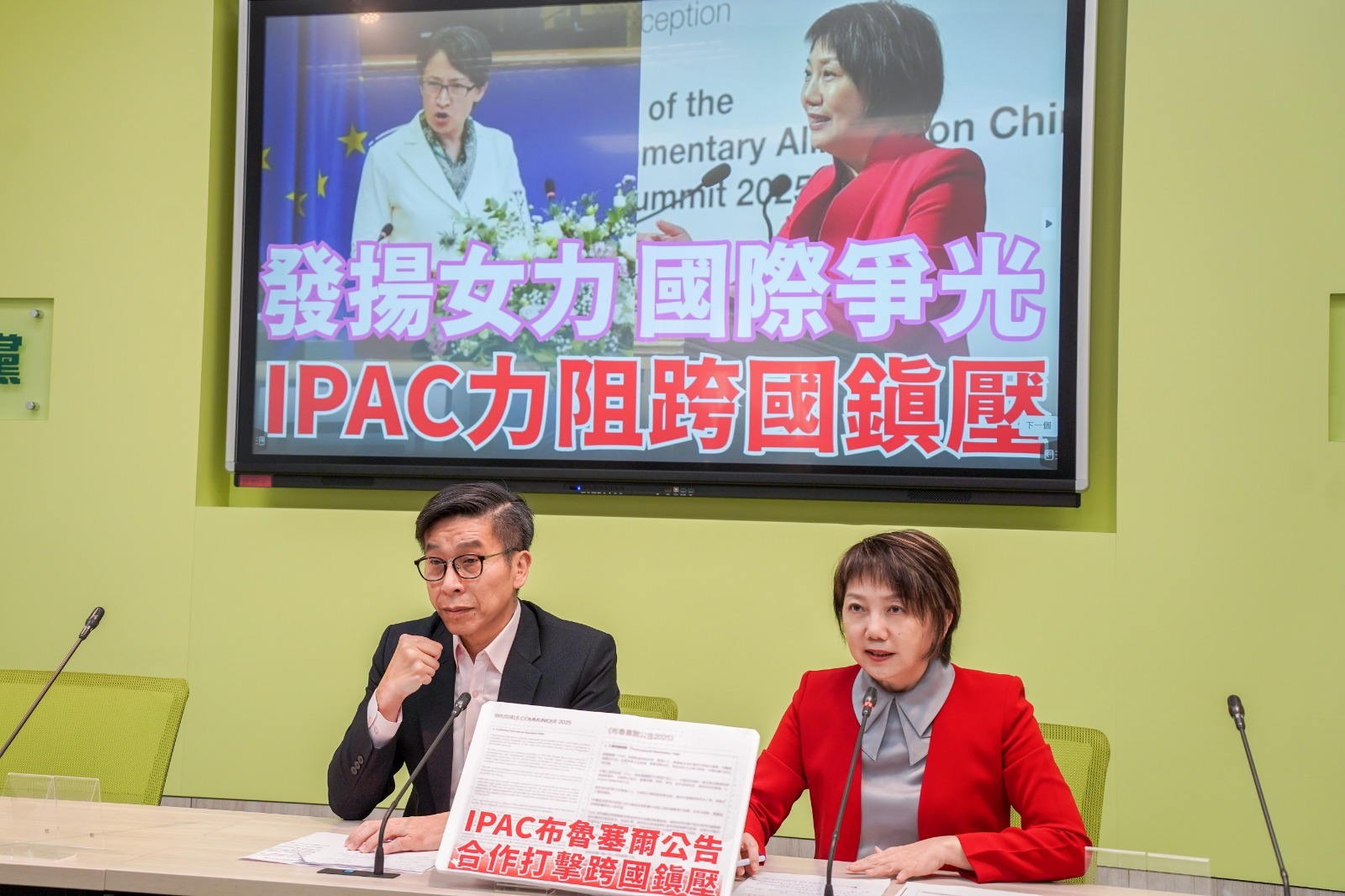 鍾佳濱強調，依政治學基本原理，人事權與預算權皆屬行政權的一部分，正如立法權專屬國會所有，是「民主ABC」。（翻攝自范雲臉書）