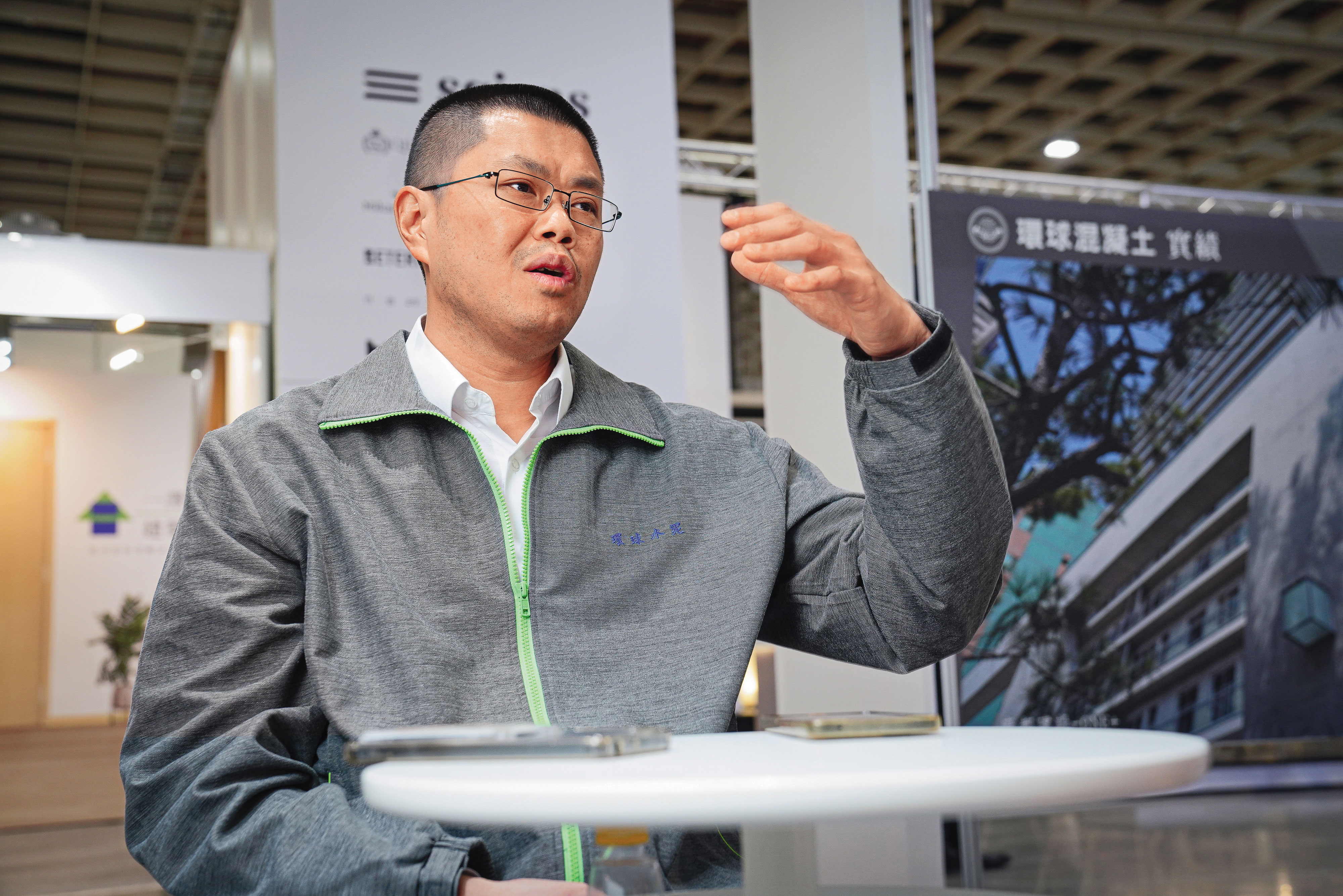 環球水泥營運長侯智元近年革新舊廠、開發新產品。