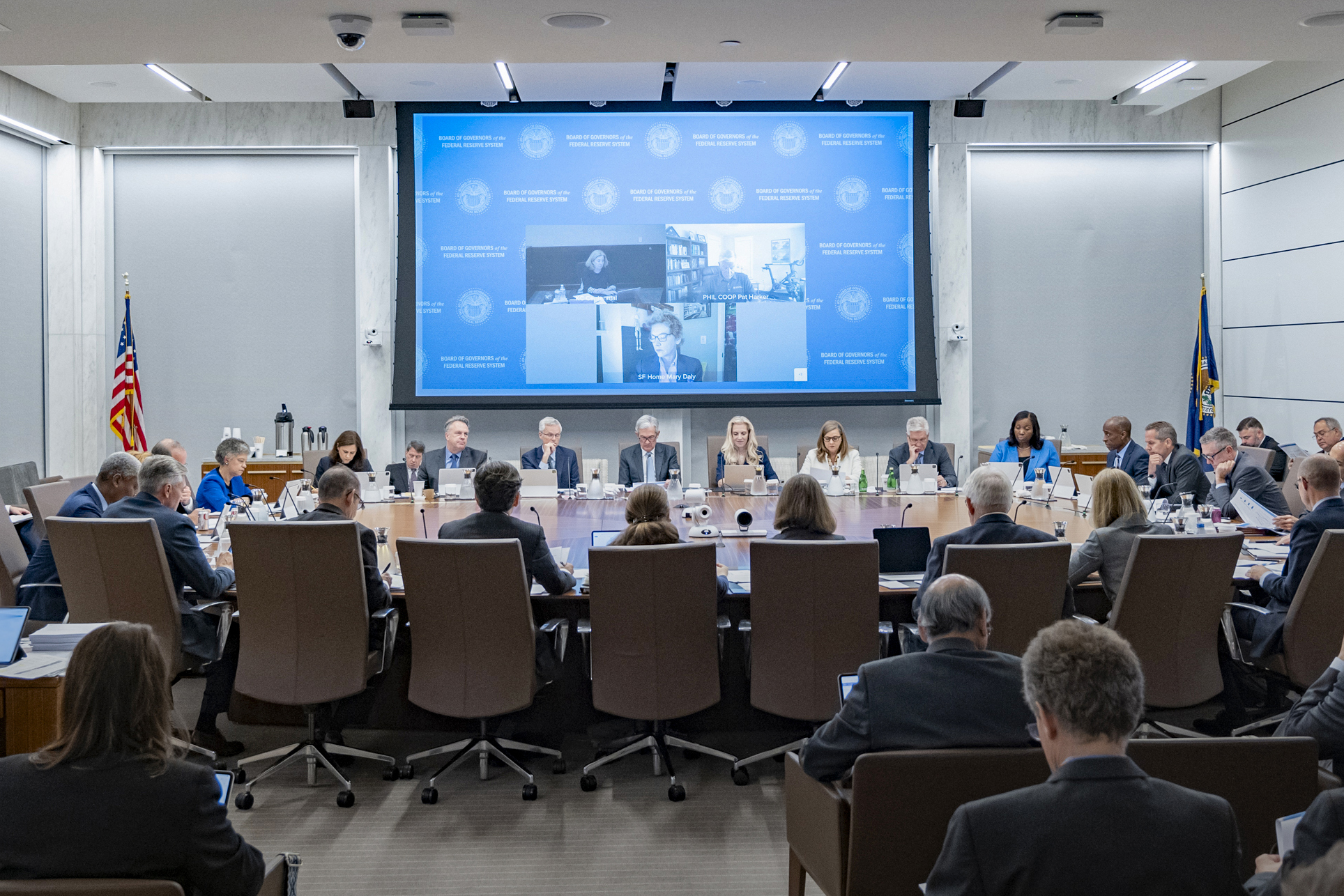 聯準會鷹派升息，讓債券ETF價格呈現溜滑梯式下跌。（翻攝自聯準會Flickr）