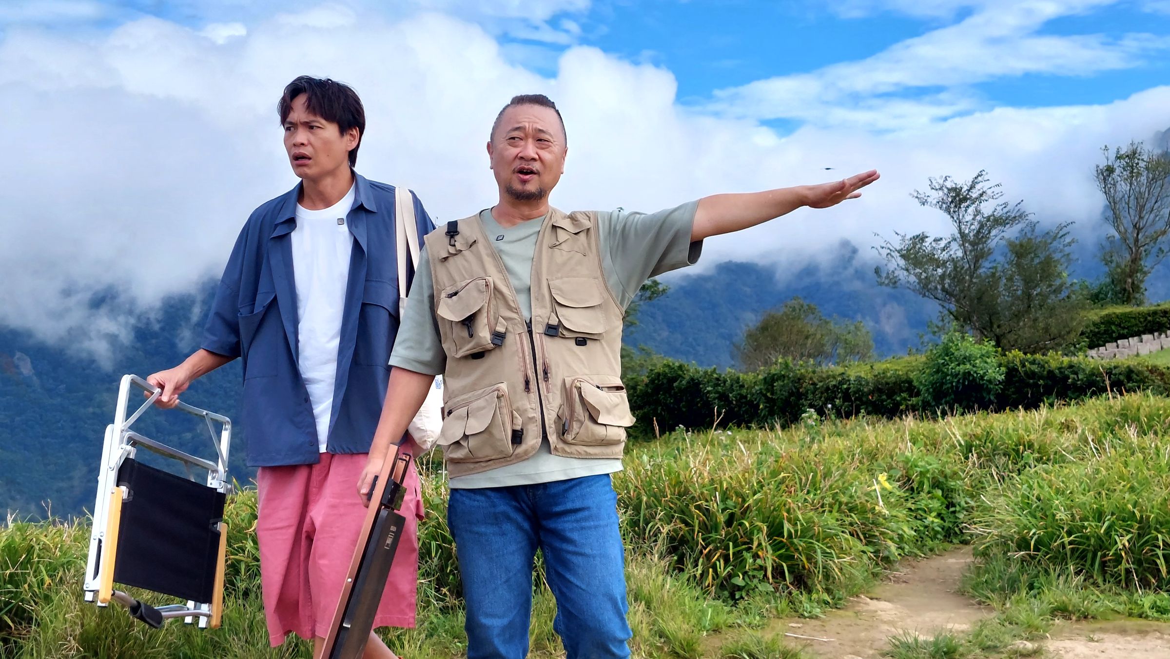 黃鐙輝、邰智源到花蓮出外景。(公視台語台提供)