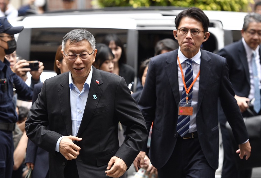 黃國昌今陪同柯文哲聆聽宣判。（鏡報姜永年攝）