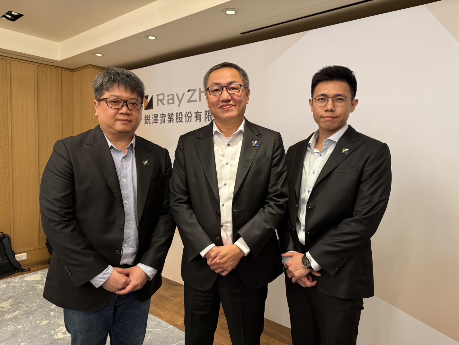 銳澤（中為總經理周谷樺）日前舉辦上櫃前業績發表會，預計11月上櫃，同時還分享了海外市場布局規畫。