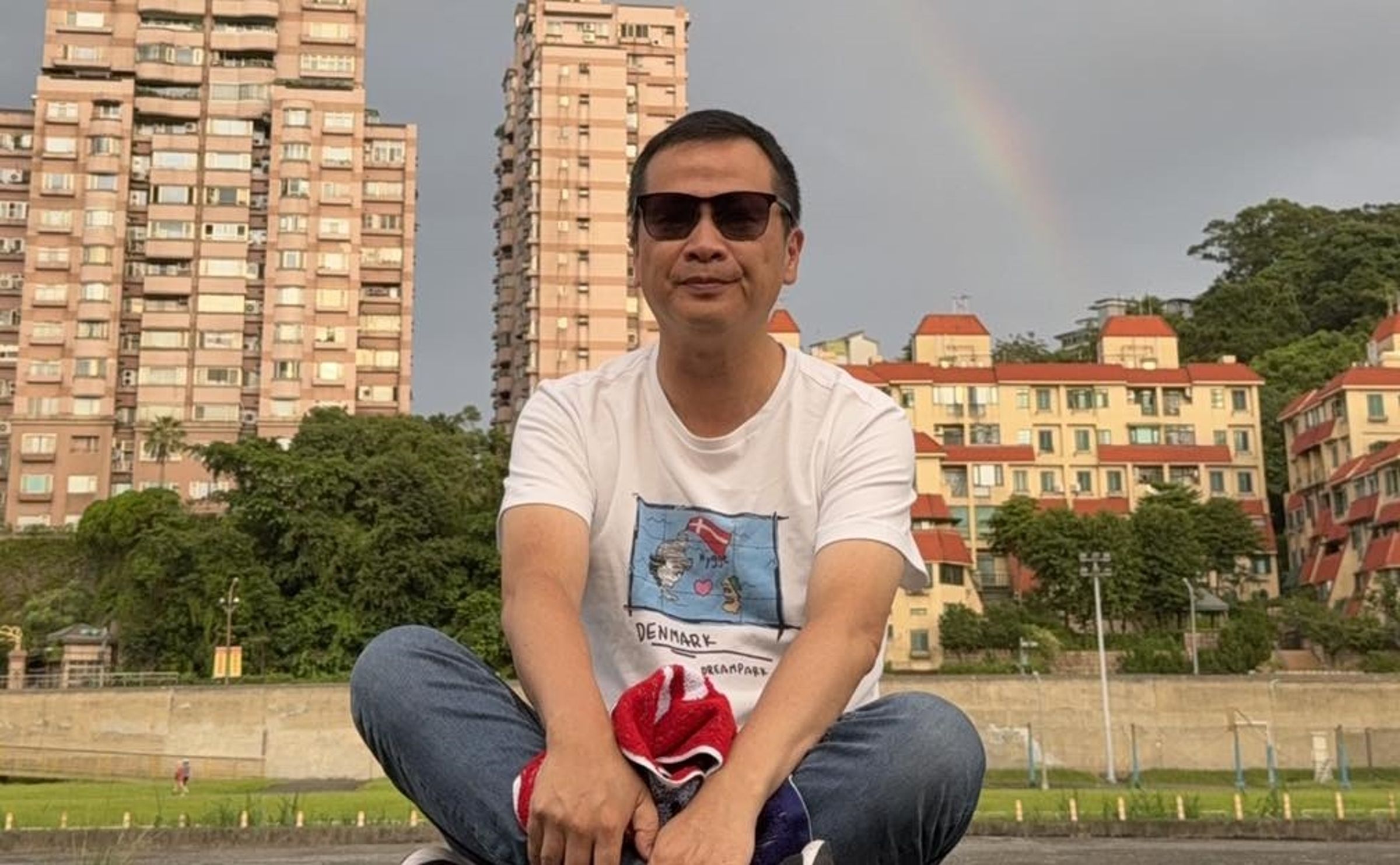藍委羅智強今po文回嗆知名作家九把刀,「你的姿態,不是捍衛民主,是仗勢欺人,仗執政者勢欺負在野者,如此而已。」(翻攝自羅智強臉書)