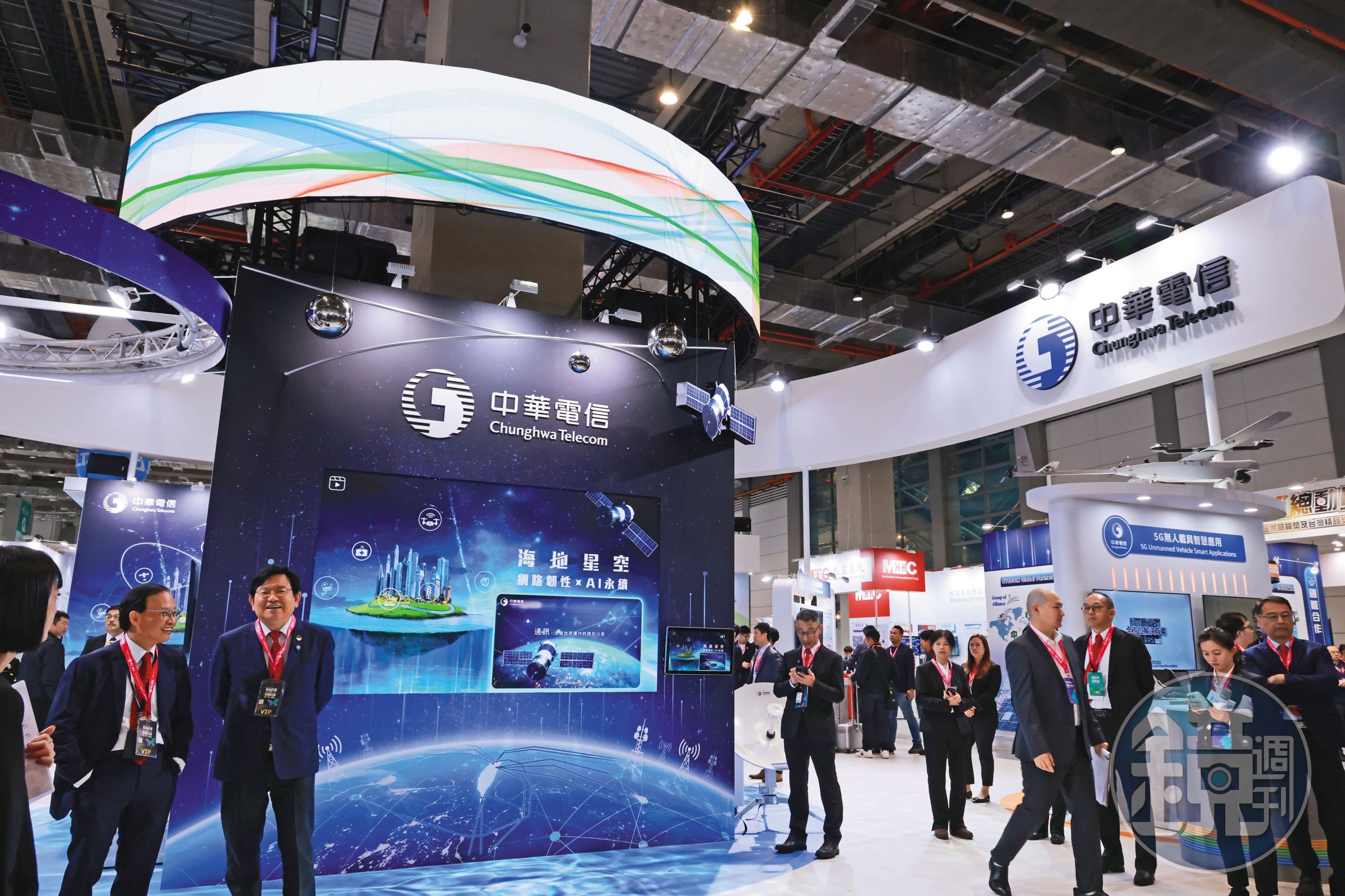中華電信積極布局智慧城市、全光網路及後量子密碼等技術,推動淨零轉型,同時強化數位國土的通訊與資安防護能力。