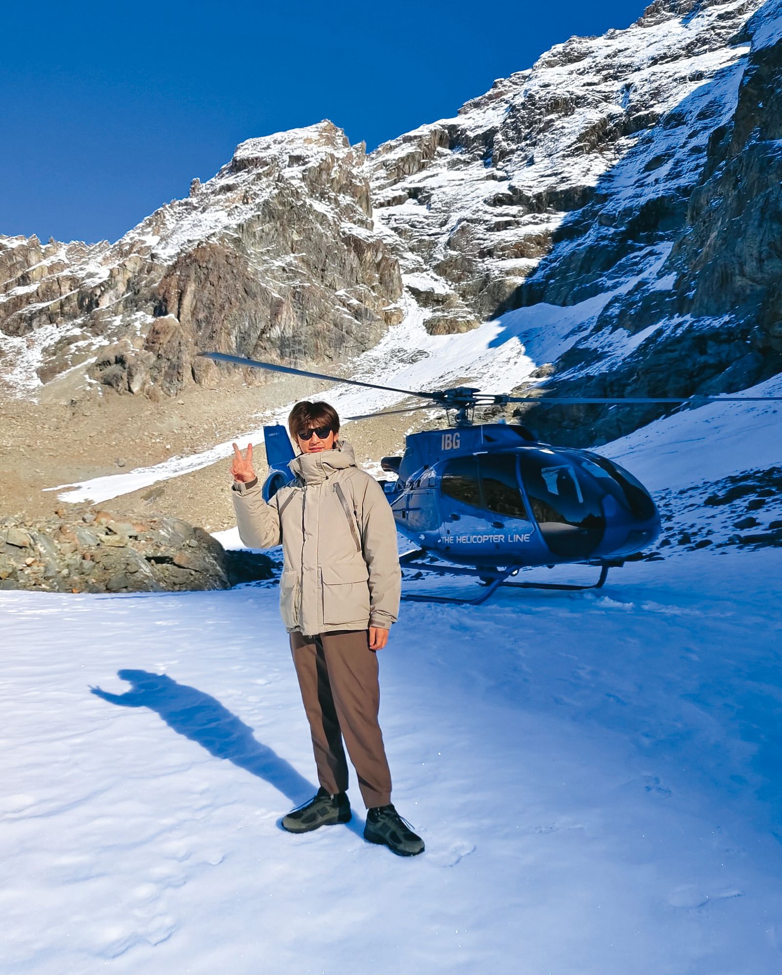 陳柏霖傳出在紐西蘭搭乘直升機上山，向女友庭瑄求婚成功。（翻攝自陳柏霖IG）