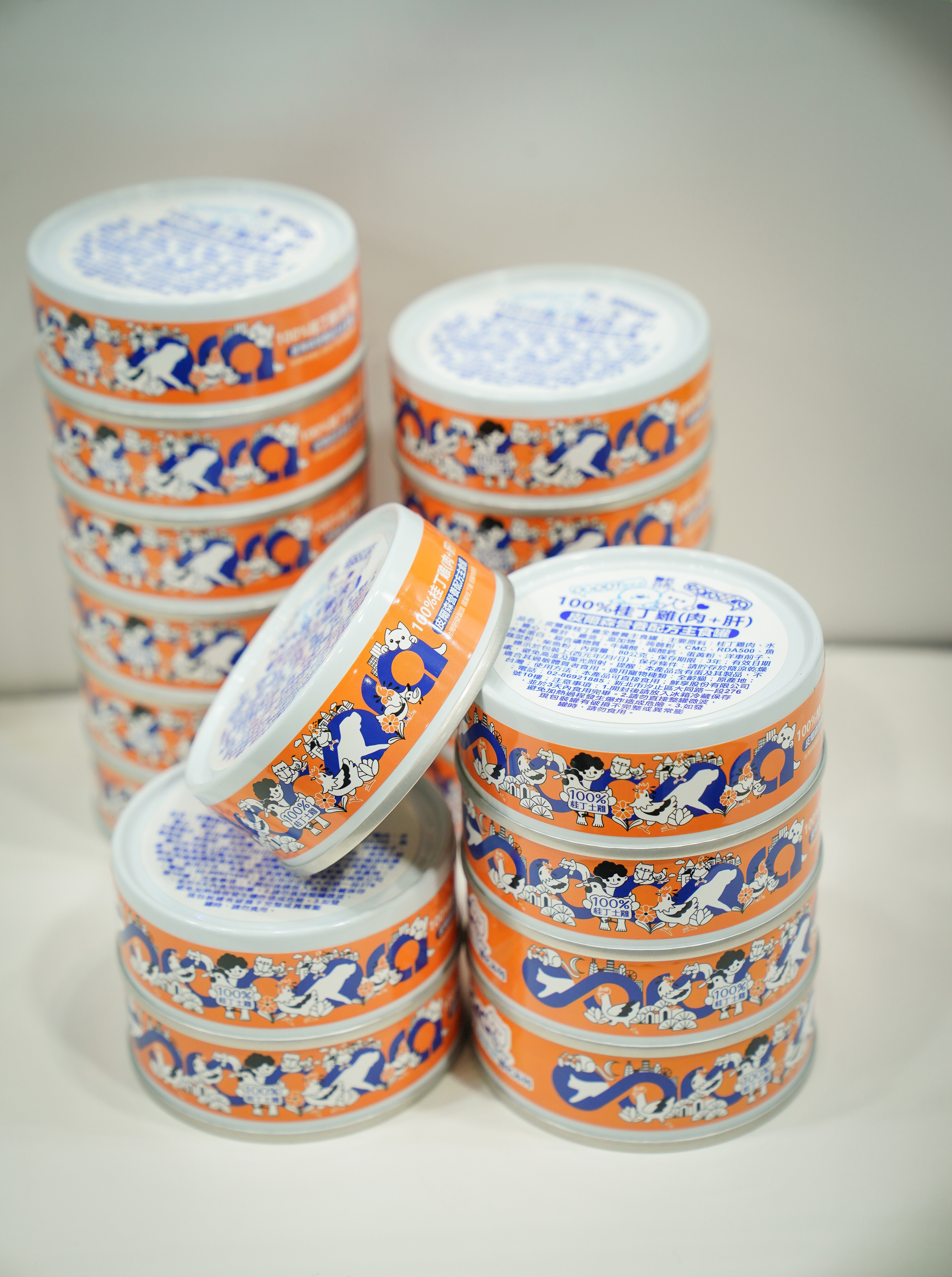 臭味滾也跨足寵物食品，使用桂丁雞的貓罐頭，在寵物展被一掃而空。（89元／罐）
