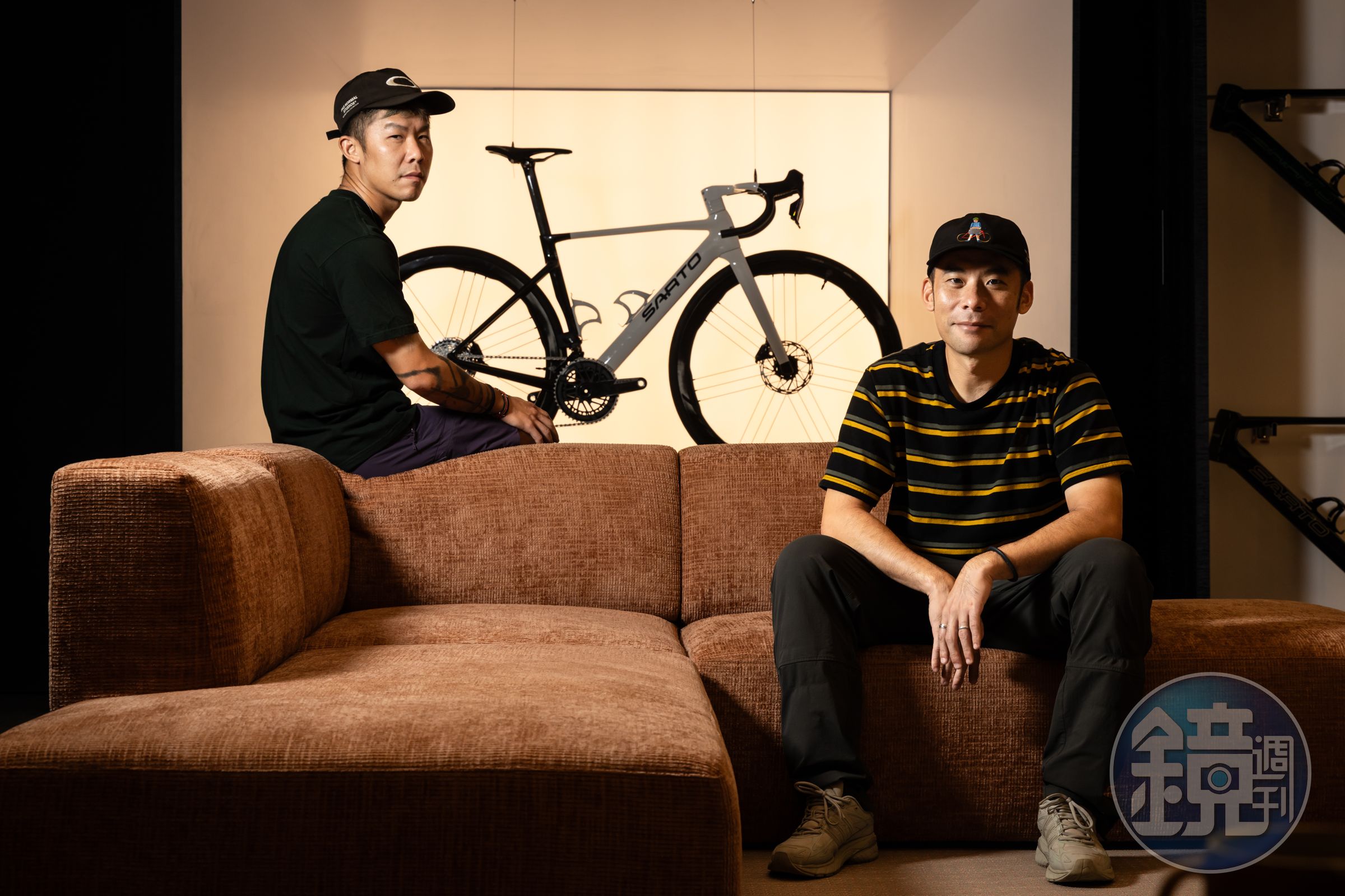 修敏燁（右）與修敏豪（左）兄弟，都是有15年以上車齡的車友，共同打造大男孩的單車俱樂部。