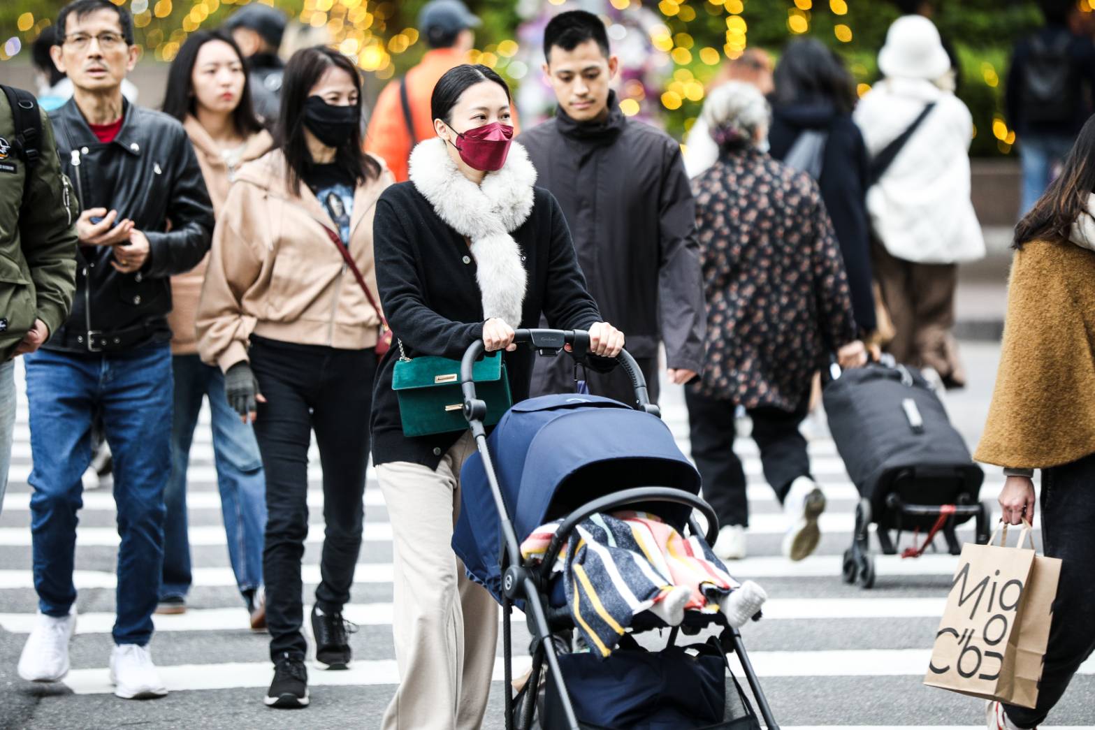受強烈冷氣團影響，全台皆能感受到寒冷，此種天氣持續至下週一。
